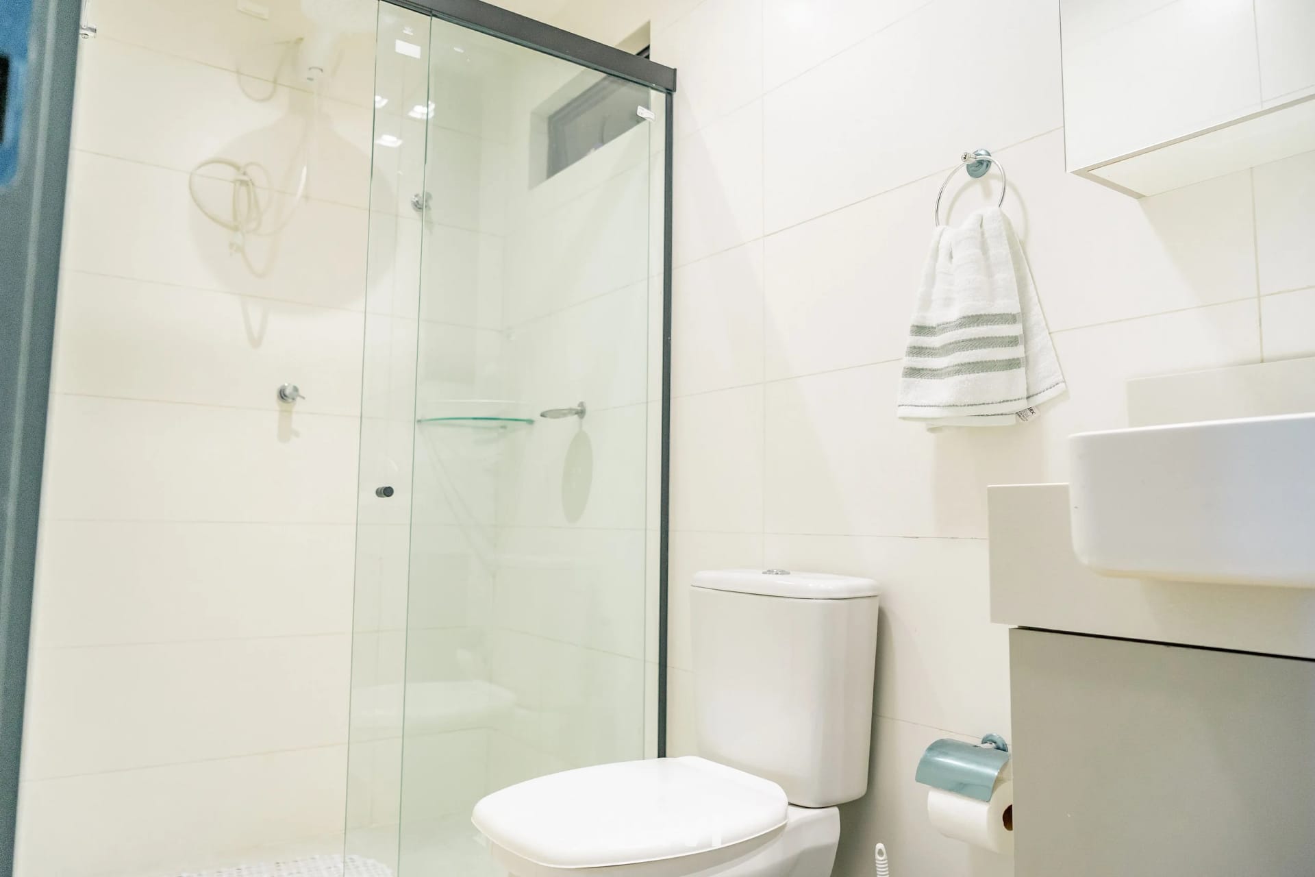 Baño — Departamento Frente al Mar en Intermares Sun Smart 102 - QAVI