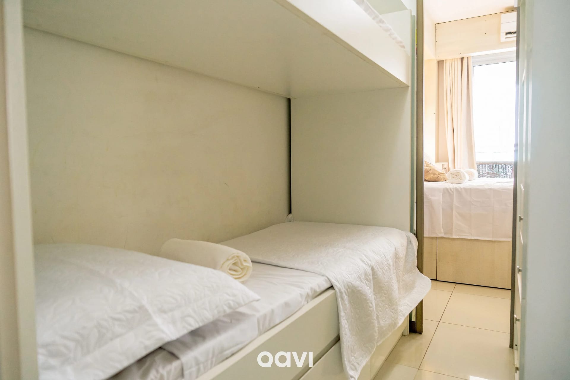 Cucheta — In Mare Bali Flat Bahamas by Qavi