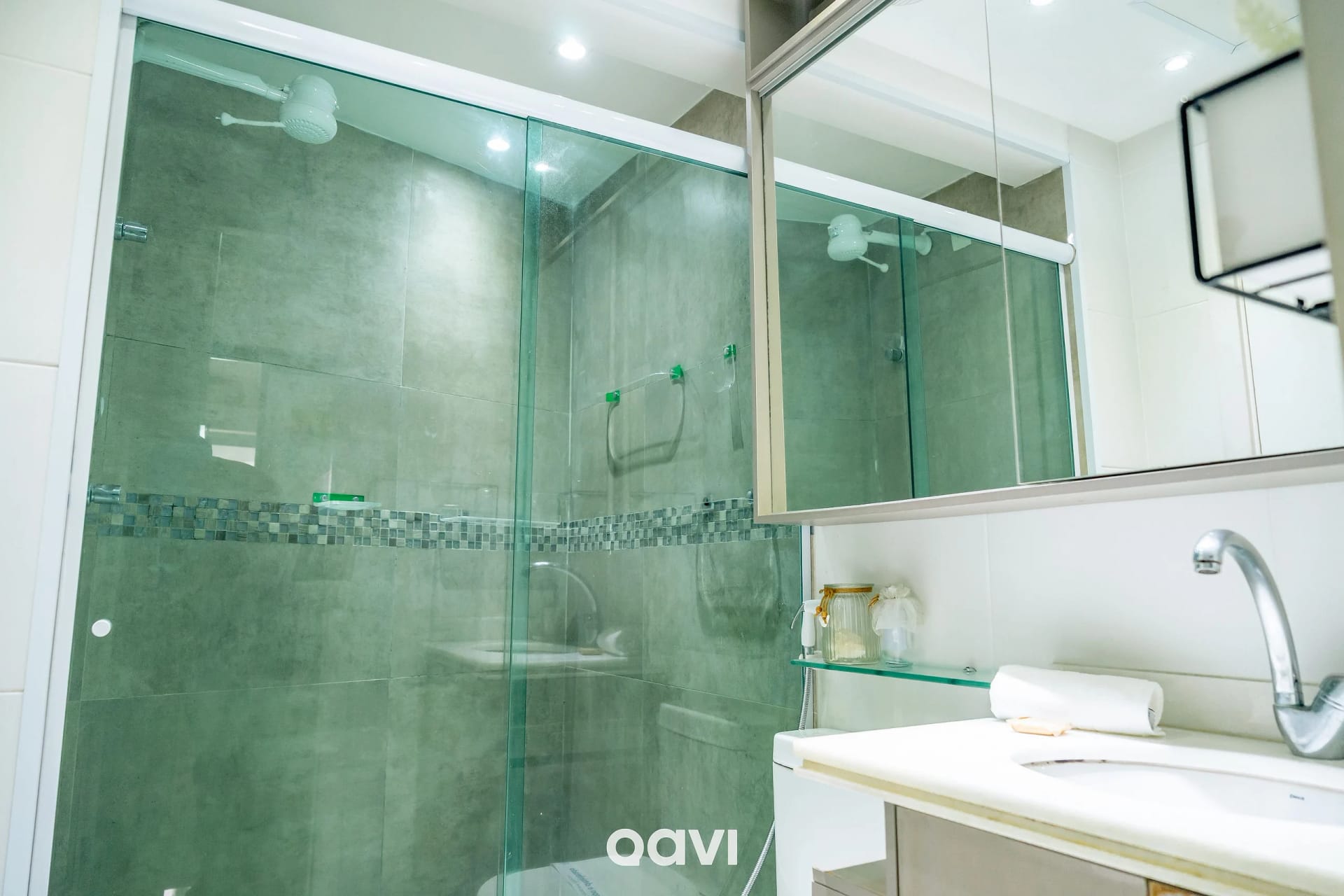 Baño — In Mare Bali Flat Bahamas by Qavi