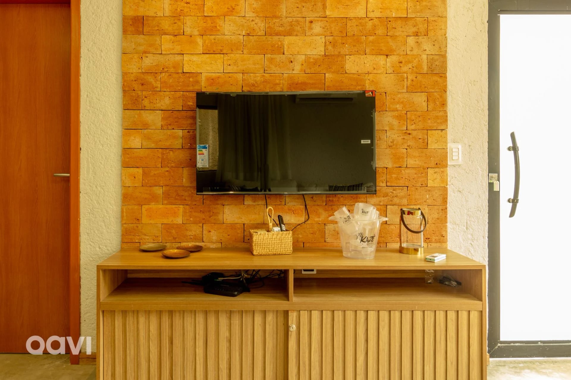 Zona TV/salón compartidos — Qavi - Casa com Piscina Privativa - Lambari 101