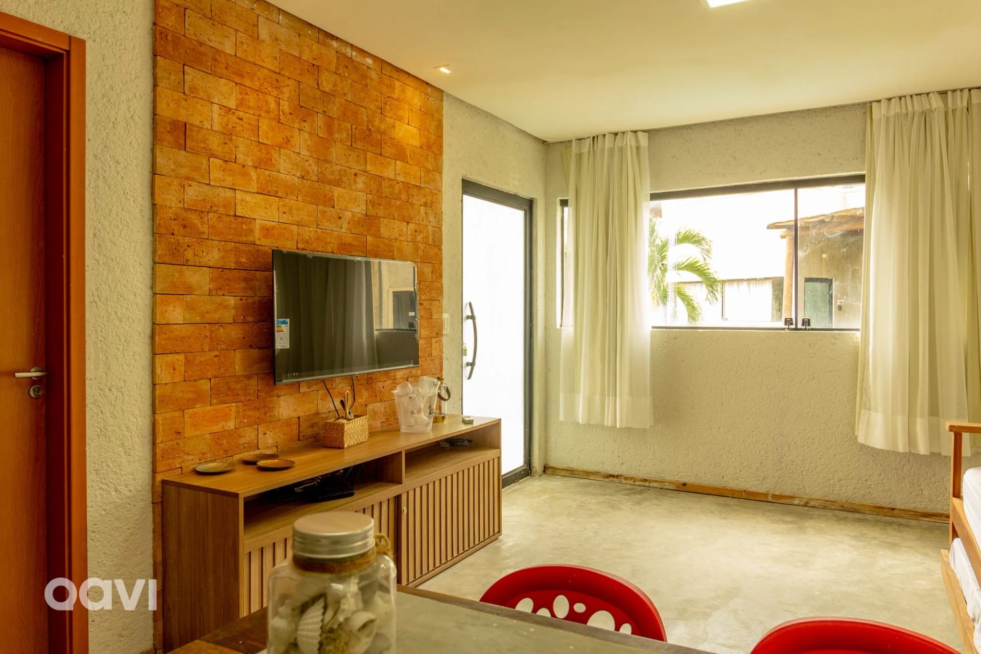 Zona TV/salón compartidos — Qavi - Casa com Piscina Privativa - Lambari 101