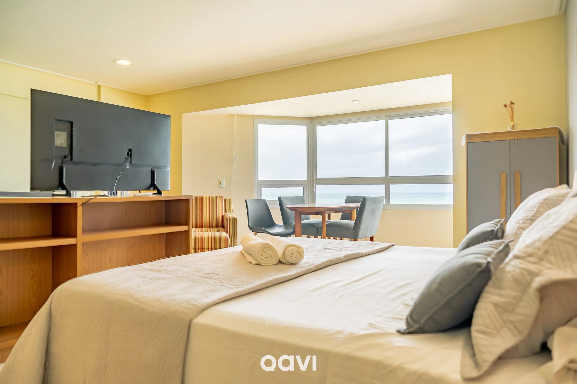 Dormitorio — Flat vista mar em Petrópolis by Qavi