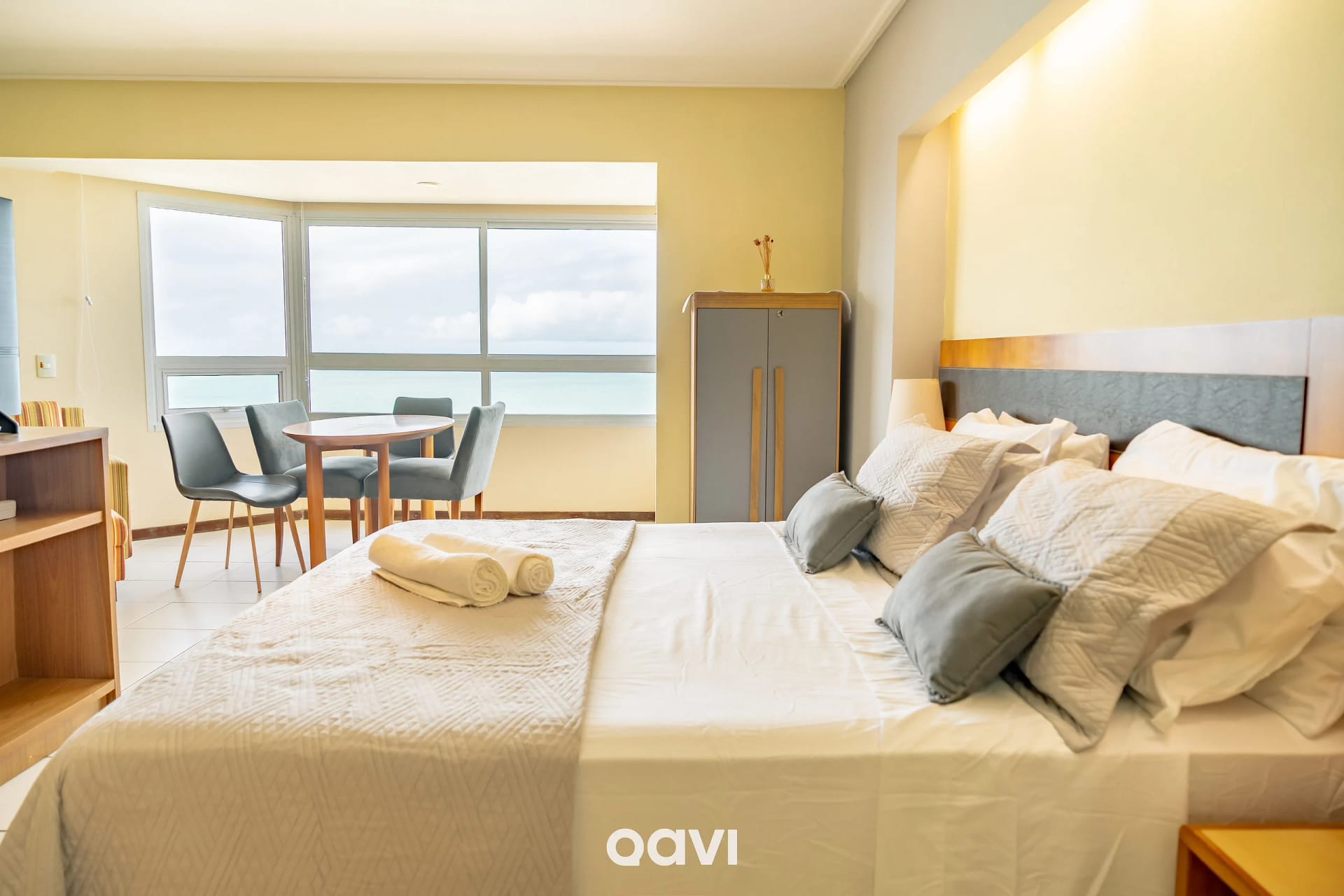 Dormitorio — Flat vista mar em Petrópolis by Qavi