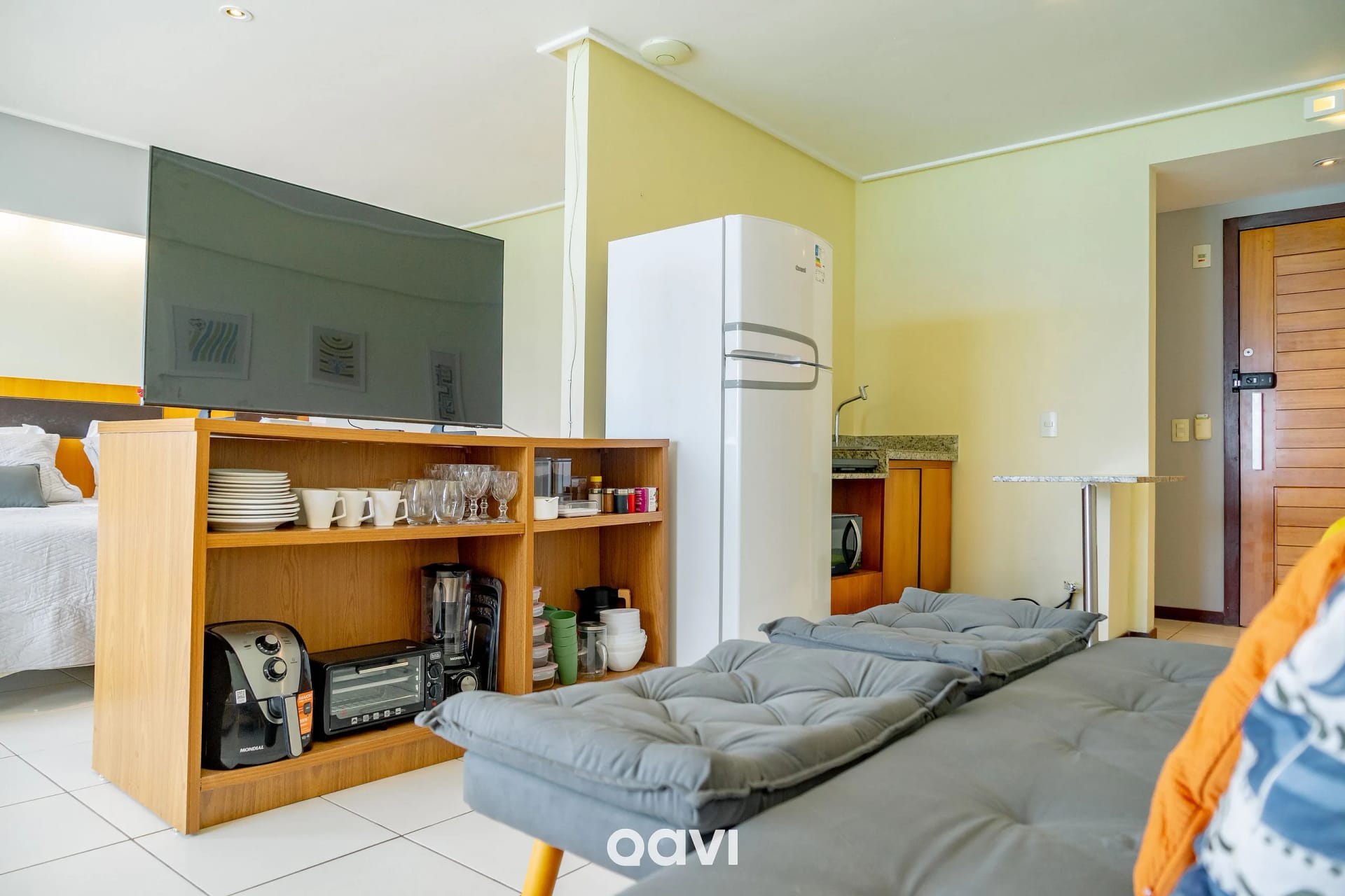 Sala de Estar — Flat vista mar em Petrópolis by Qavi