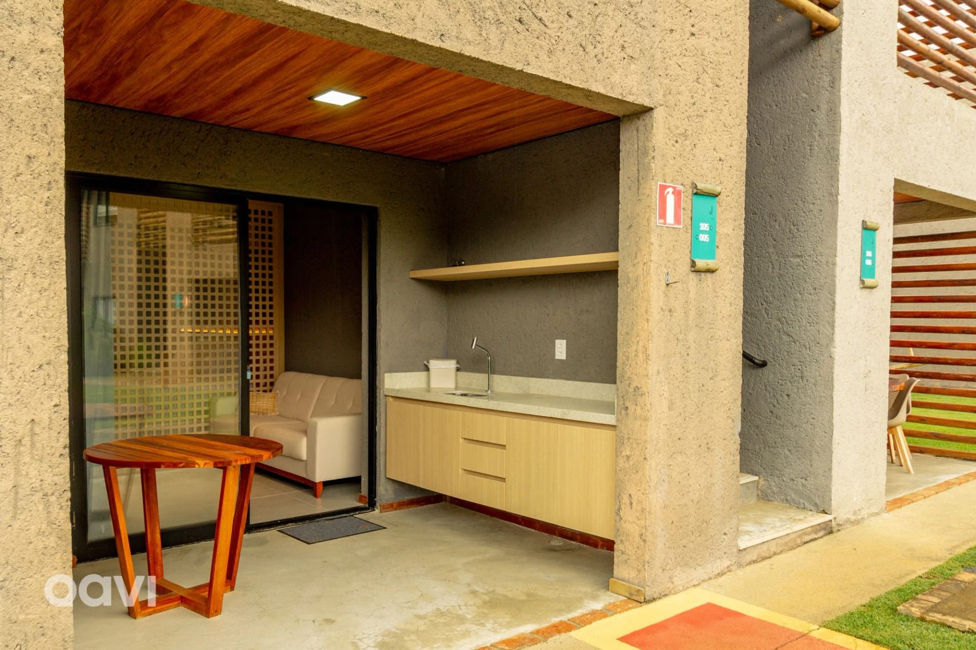 Sala de Estar — Villas Manatee Milagres Studio J 005 by QAVI