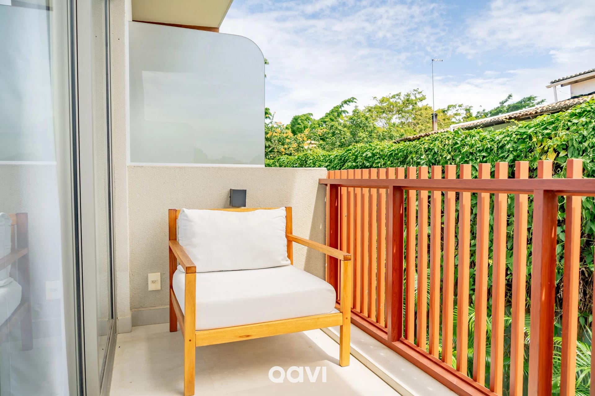 Fachada / Terraza — Flat Ile de Pipa Sardenha by QAVI