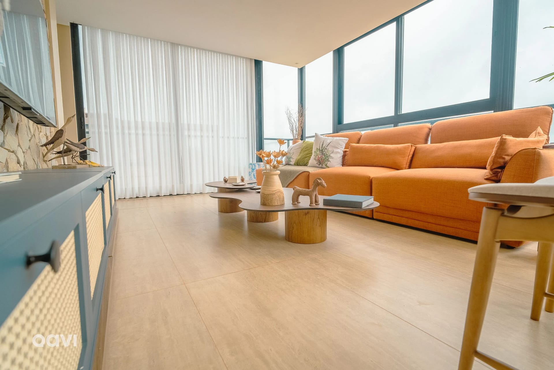 Living Room — Casa de alto padrão no Reserva Alteza by QAVI
