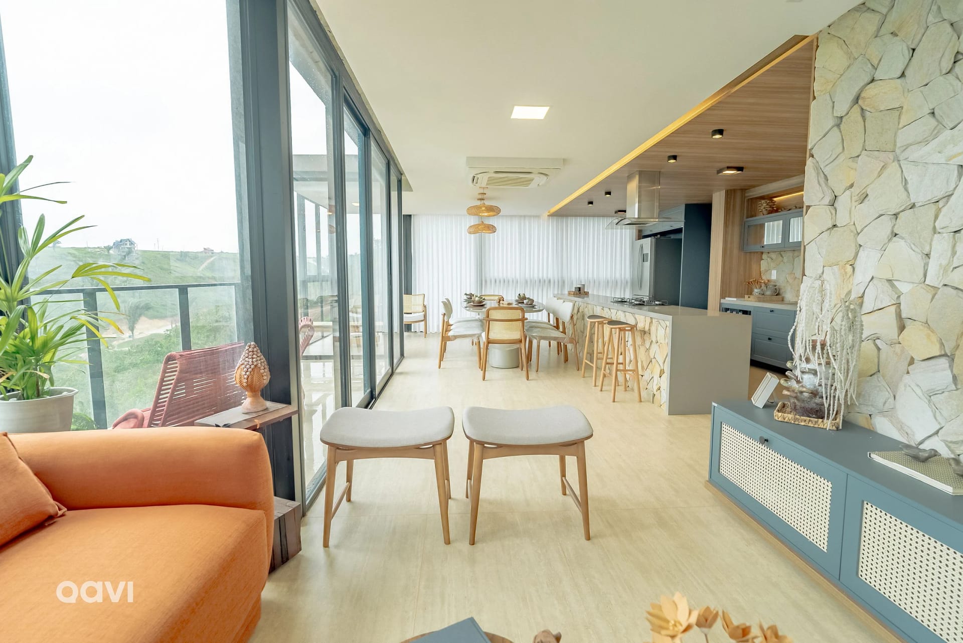 Living Room — Casa de alto padrão no Reserva Alteza by QAVI