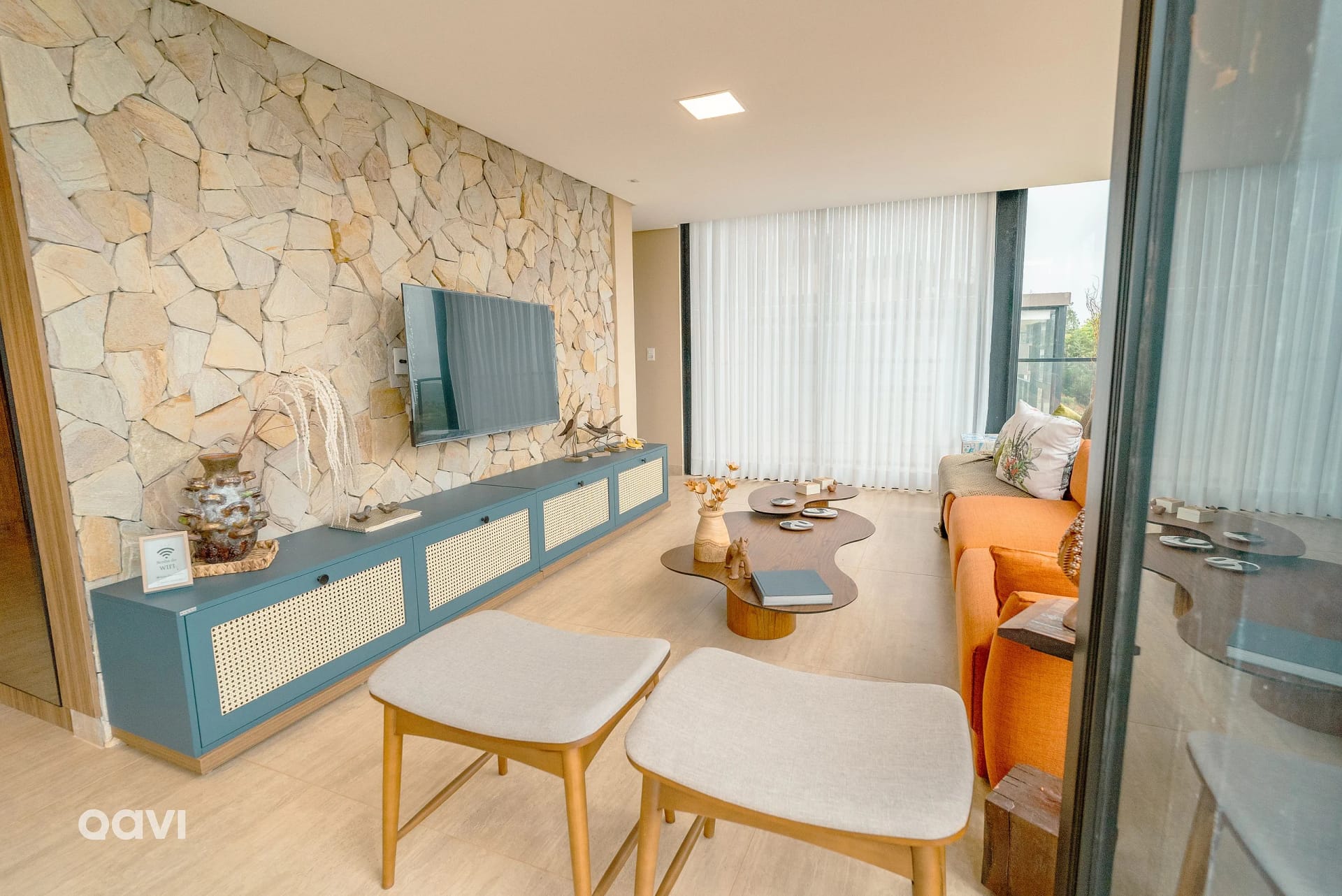 Living Room — Casa de alto padrão no Reserva Alteza by QAVI
