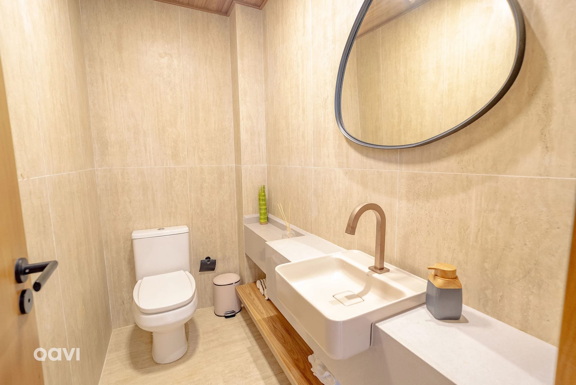 Toilet — Casa de alto padrão no Reserva Alteza by QAVI