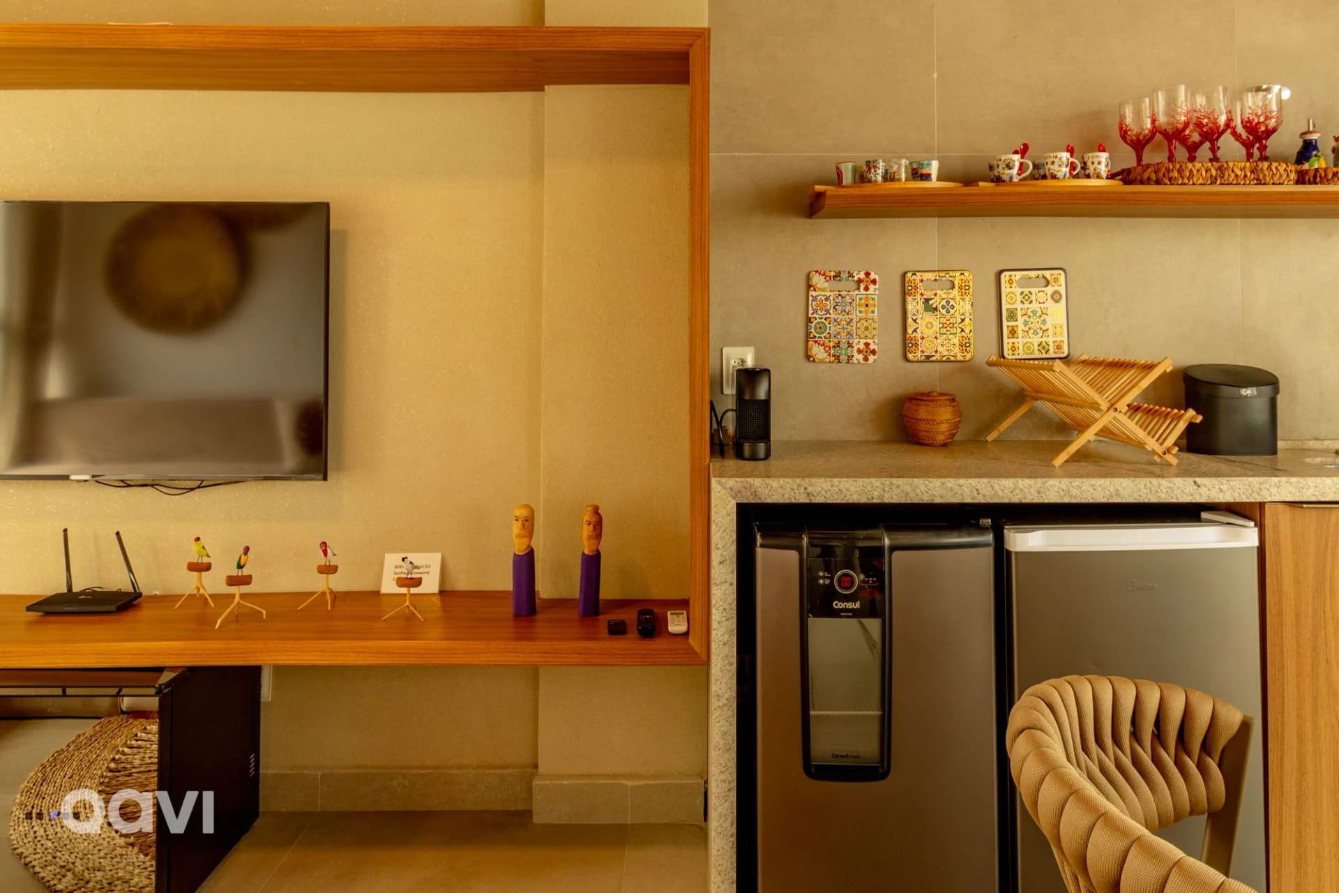 Zona TV/salón compartidos — Casa maravilhosa em condomínio Naluum D3 by Qavi
