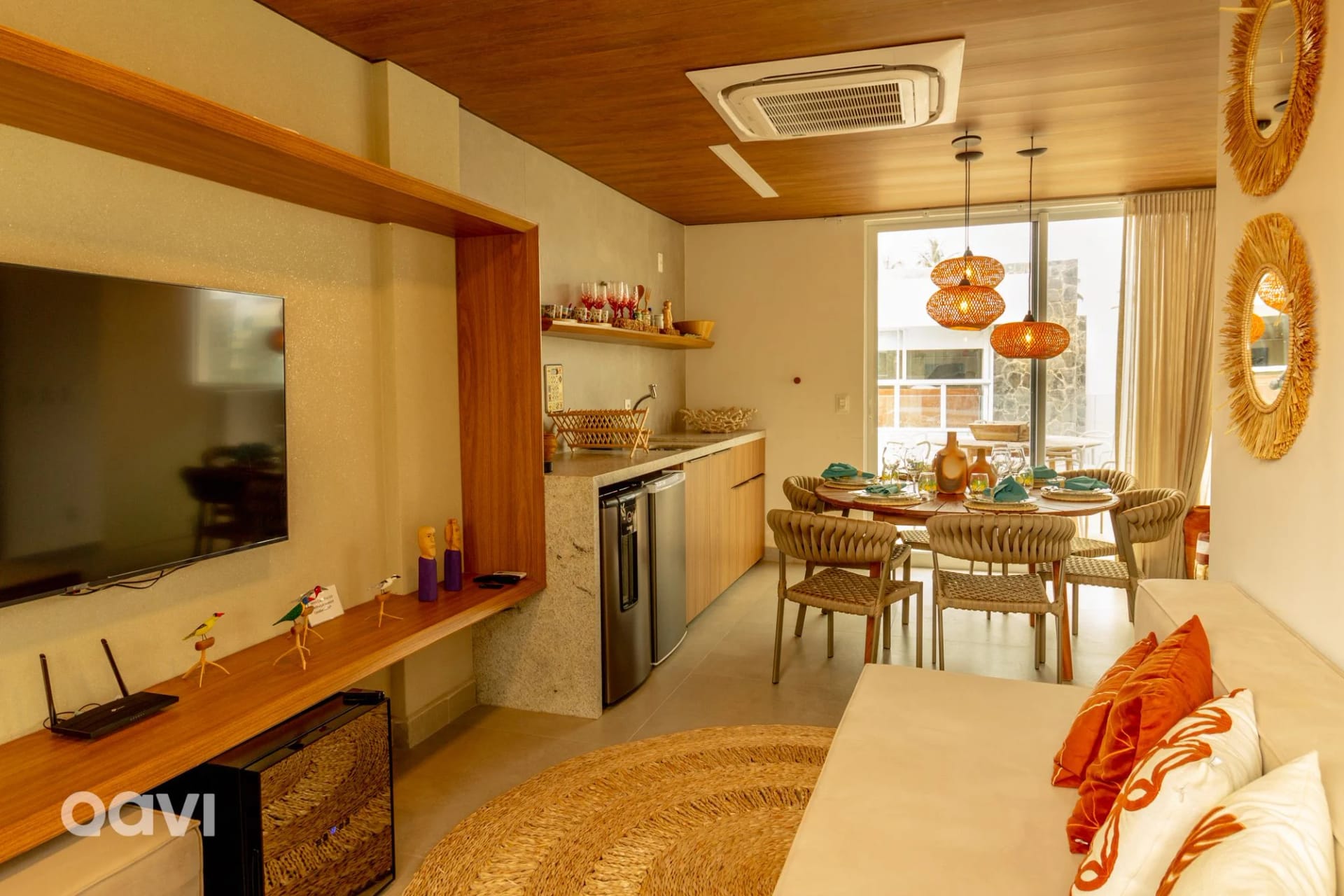 Zona TV/salón compartidos — Casa maravilhosa em condomínio Naluum D3 by Qavi