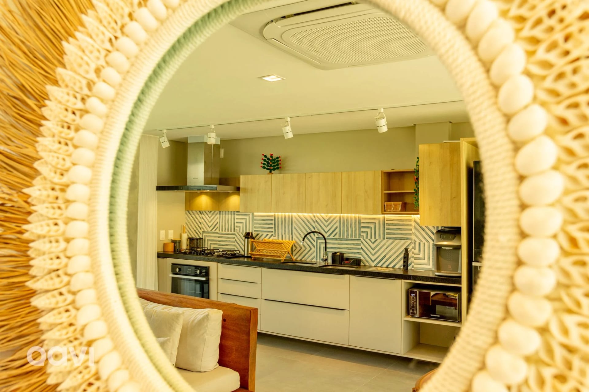 Communal lounge / TV room — Casa Anamá em condomínio Naluum by Qavi