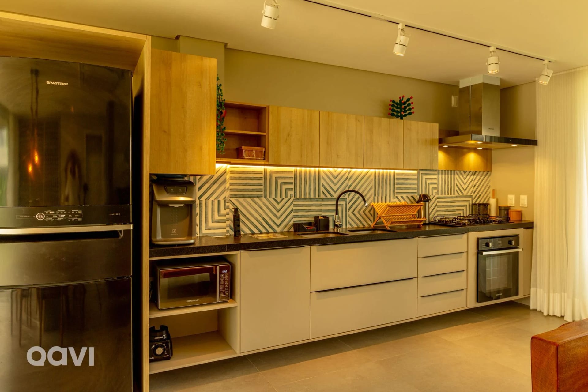 Kitchen or kitchenette — Casa Anamá em condomínio Naluum by Qavi