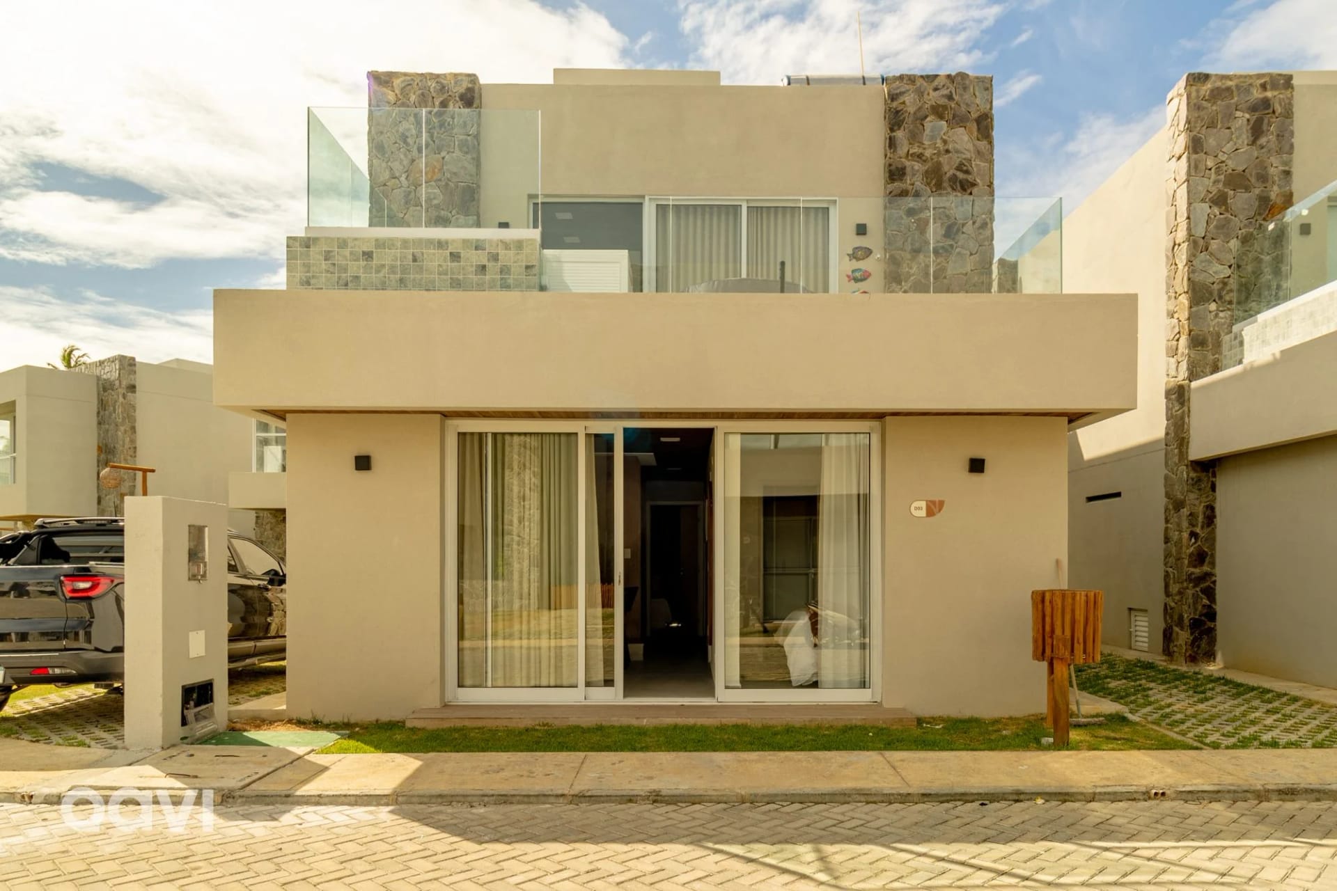 Fachada — Casa maravilhosa em condomínio Naluum D3 by Qavi