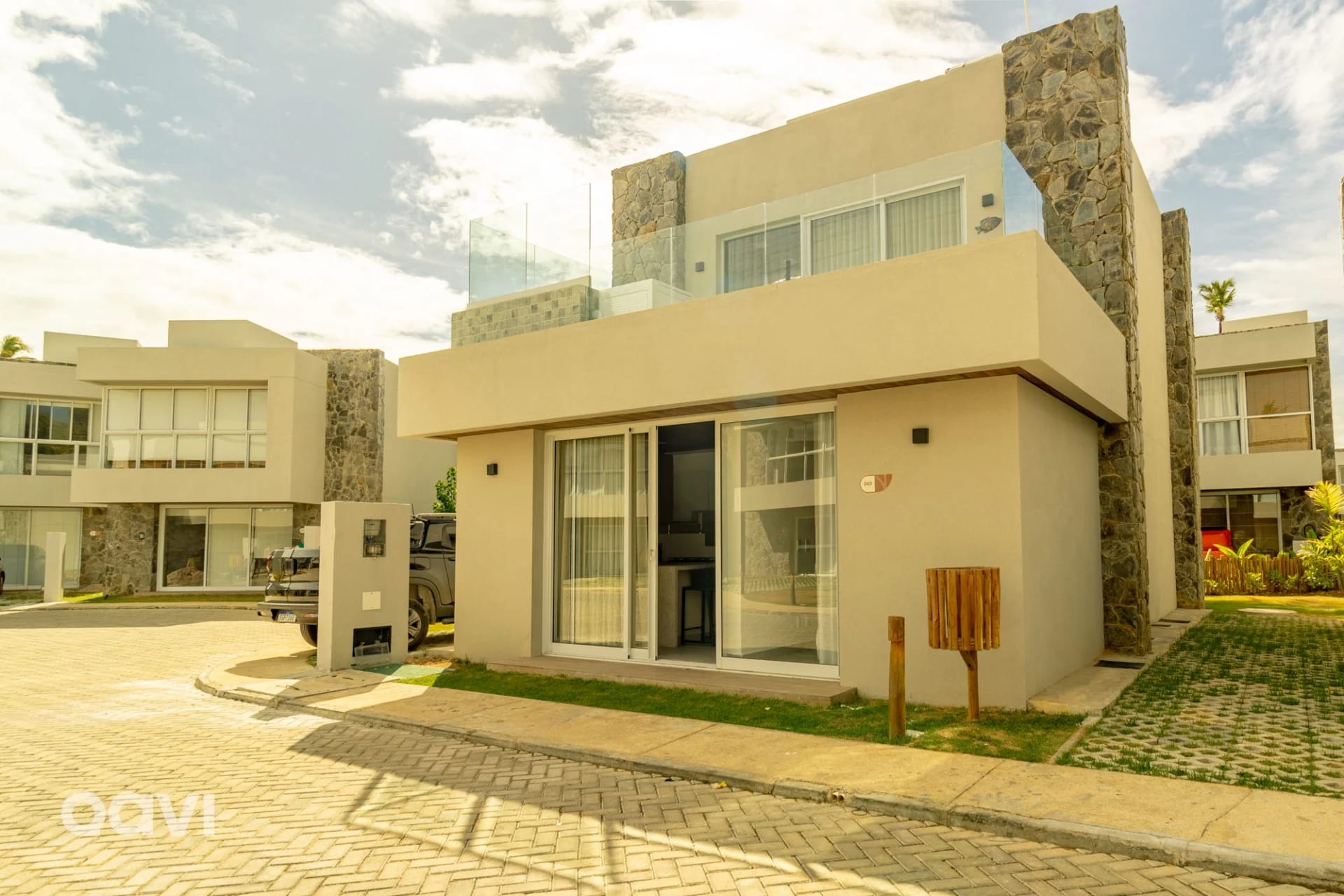 Fachada — Casa maravilhosa em condomínio Naluum D3 by Qavi