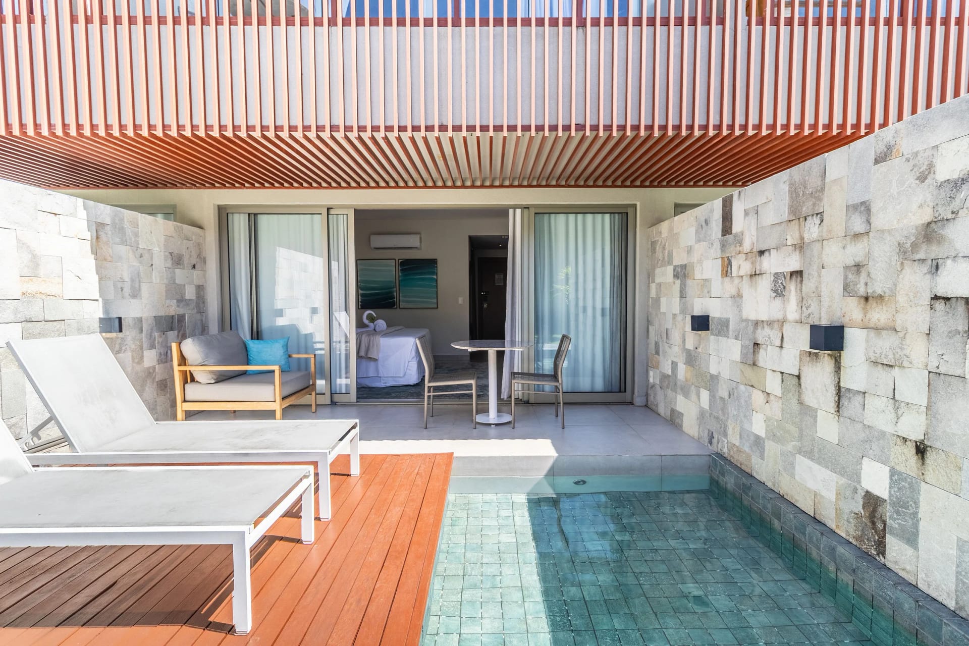 Fachada / Terraza — Flat Ile de Pipa Deck Molhado Aruba by QAVI