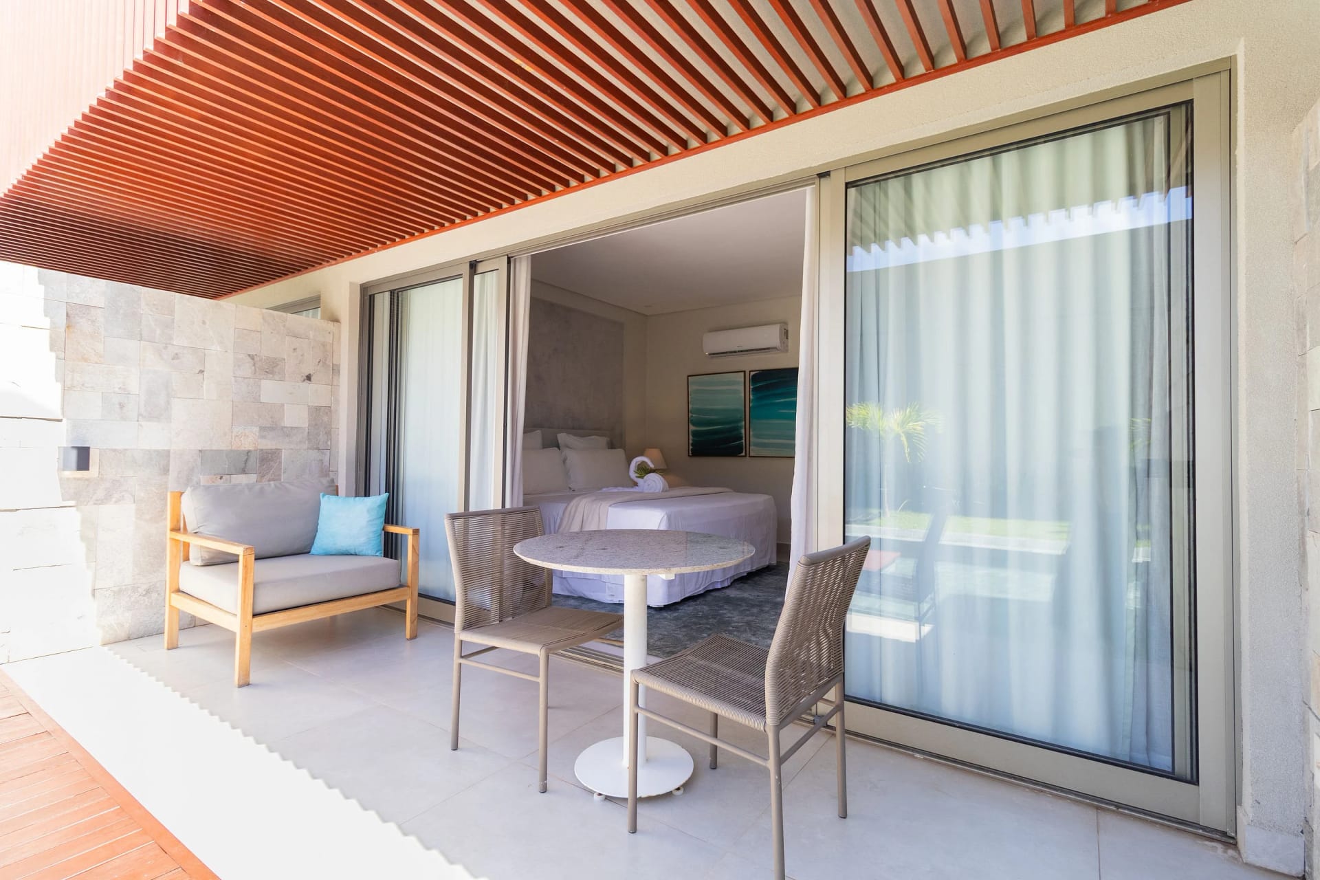 Fachada / Terraza — Flat Ile de Pipa Deck Molhado Aruba by QAVI