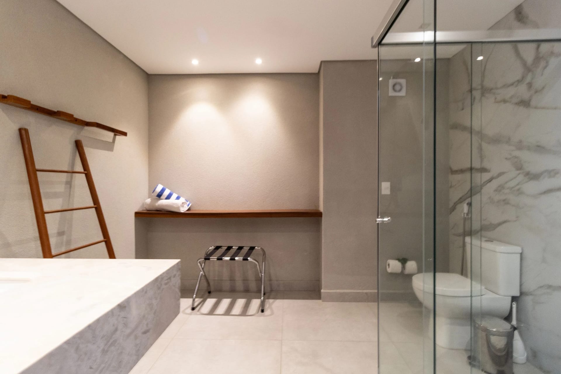 Baño — Flat Ile de Pipa Deck Molhado Aruba by QAVI