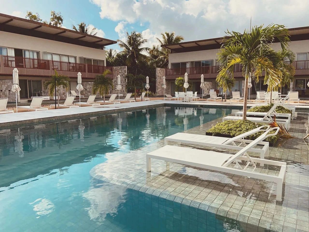 Piscina — Flat Ile de Pipa Deck Molhado Aruba by QAVI