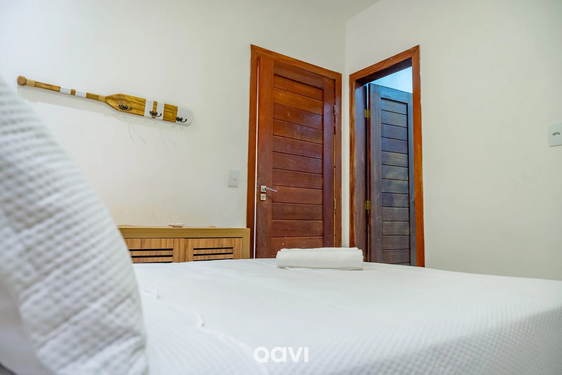 Dormitorio — Casa pé na areia premium Pirangi by Qavi