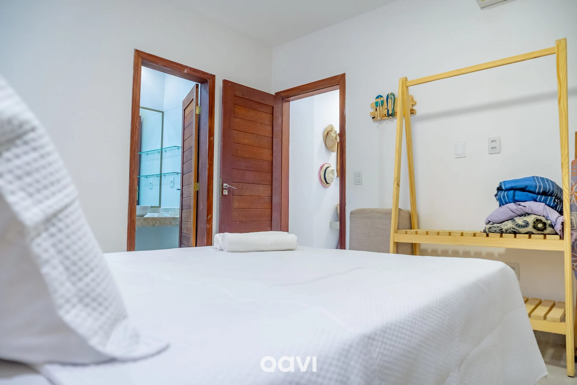 Cama — Casa pé na areia premium Pirangi by Qavi