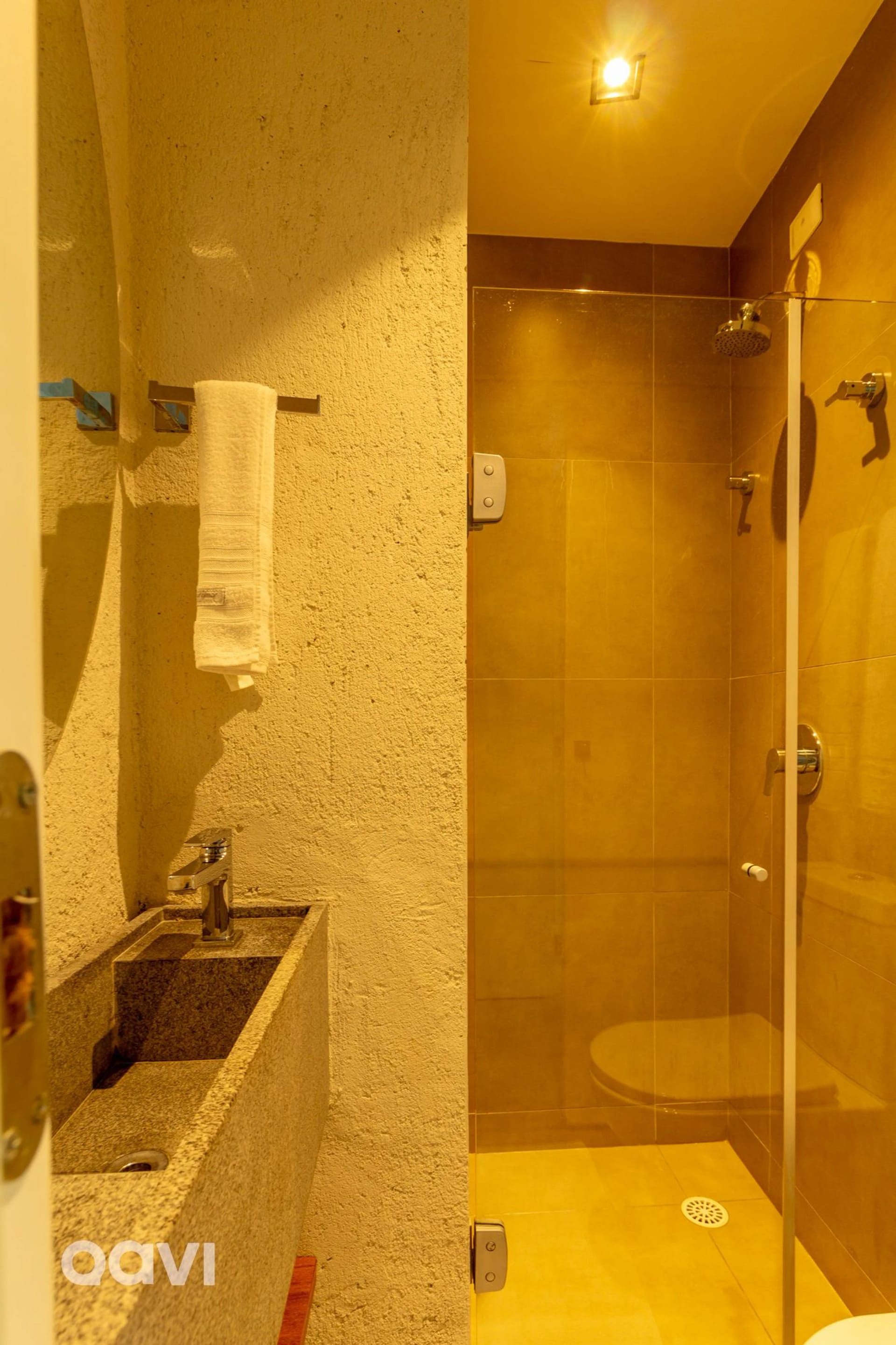 Toilet — Flat com Piscina em Cobertura em Milagres by Qavi