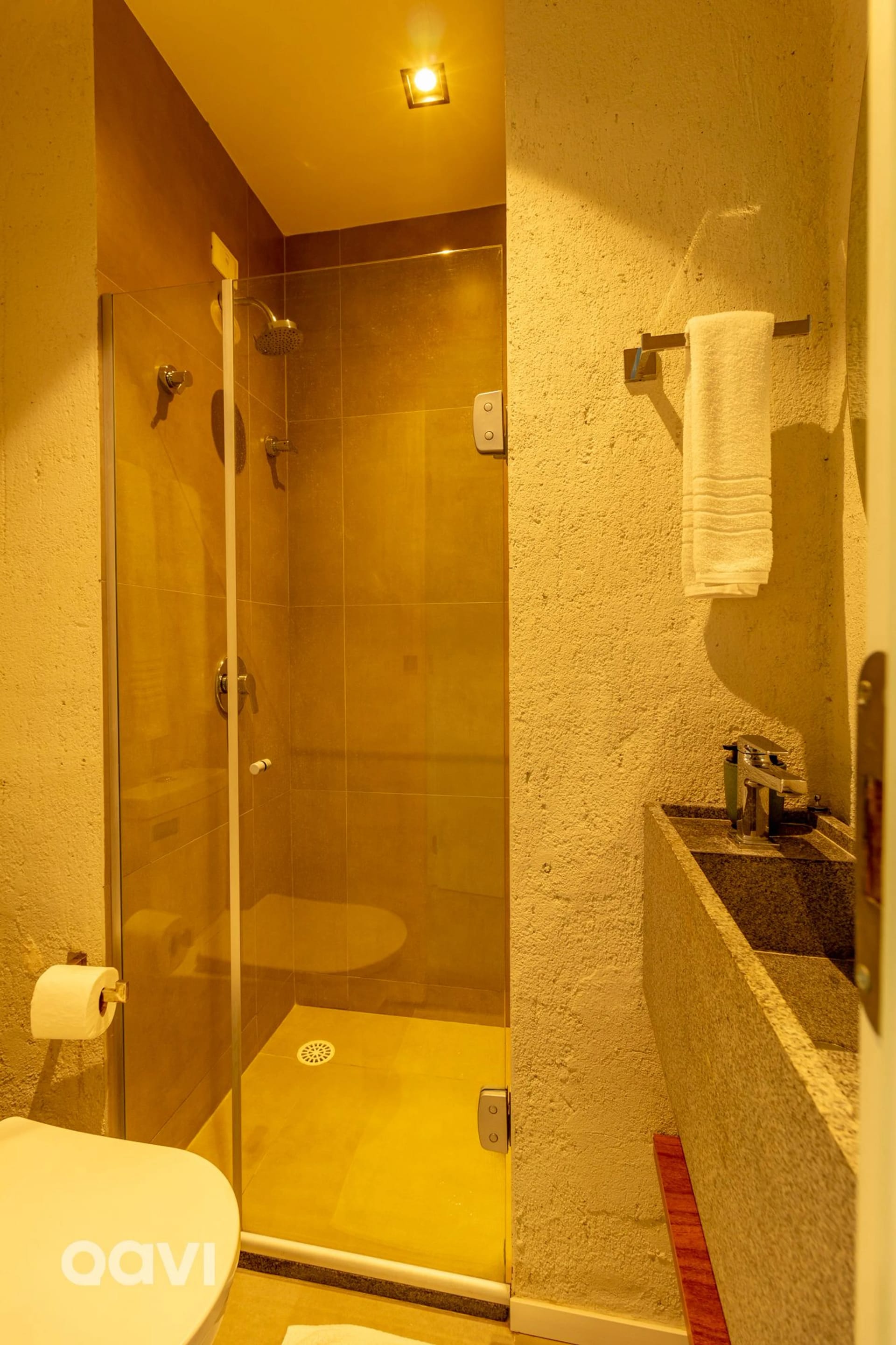 Toilet — Flat com Piscina em Cobertura em Milagres by Qavi