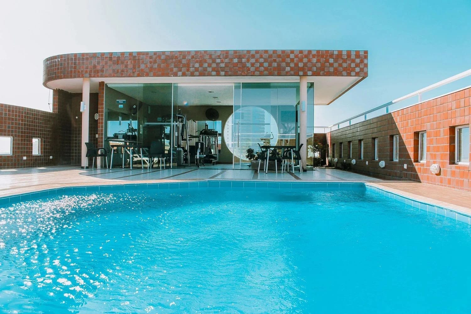 Piscina — Flat Vista Parcial Mar em Petrópolis by Qavi