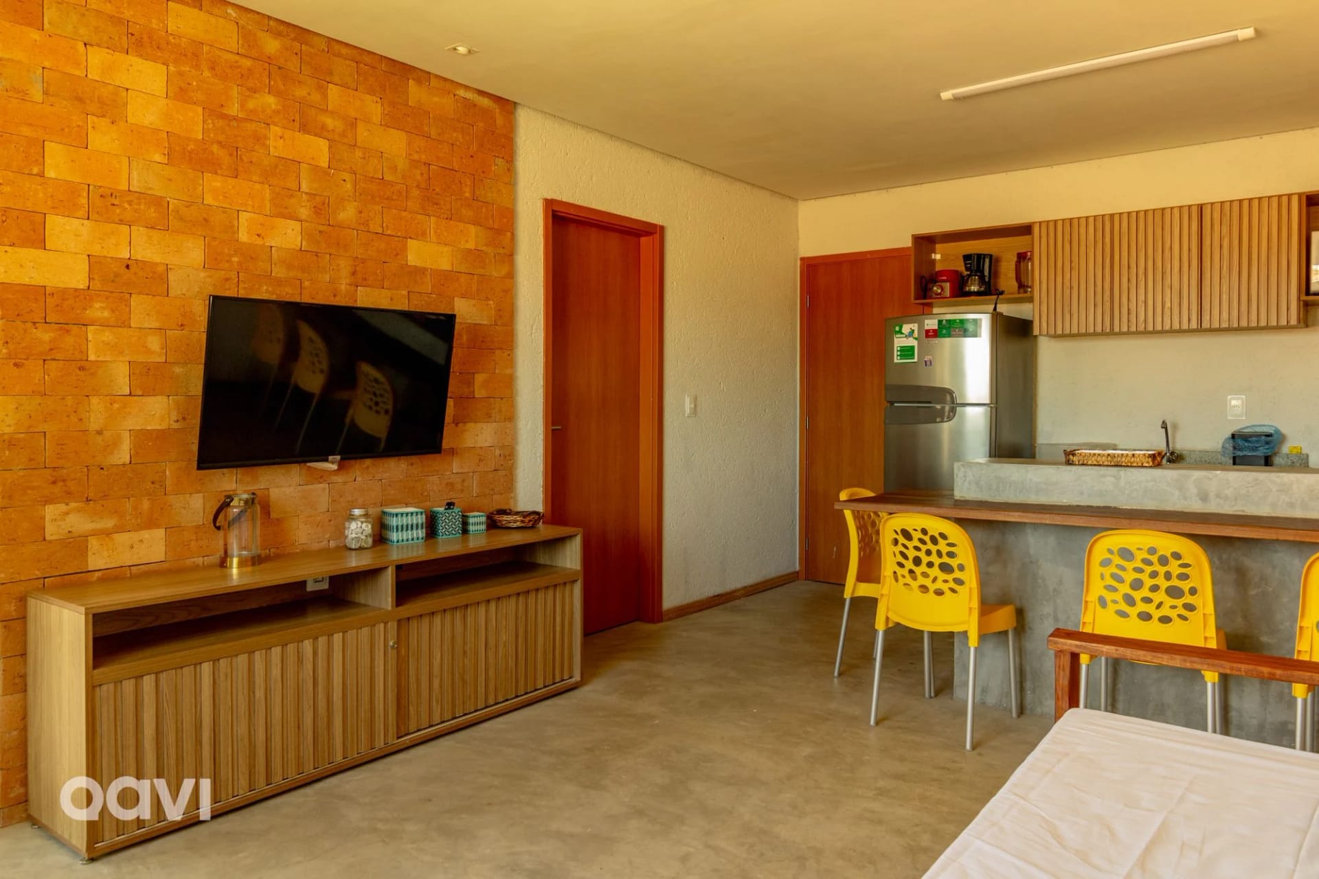 Lounge compartilhado / Sala de TV — Casa com Piscina Privativa Lambari 107 by Qavi