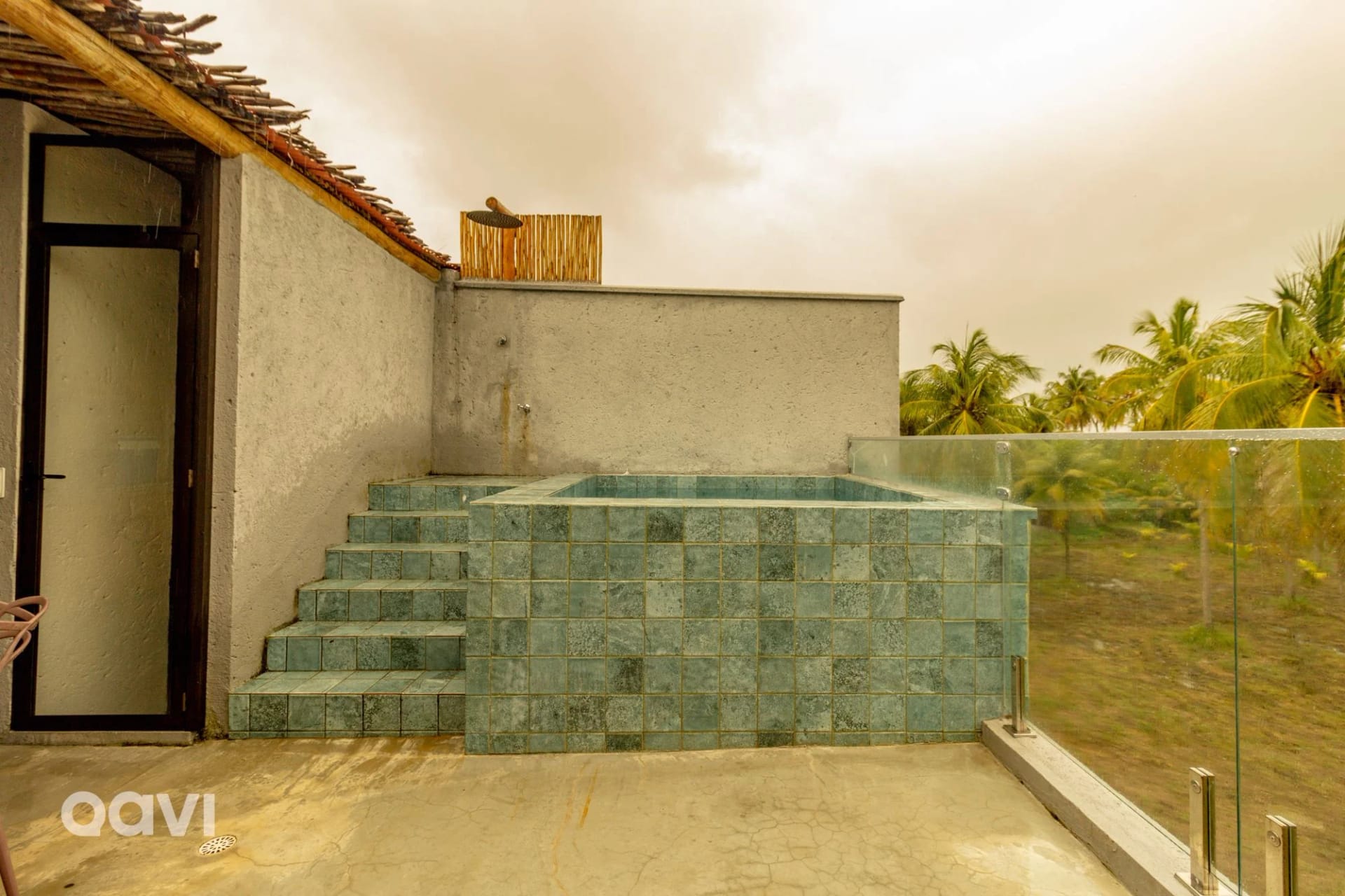 Swimming pool — Flat com Piscina no Rooftop em Milagres by Qavi