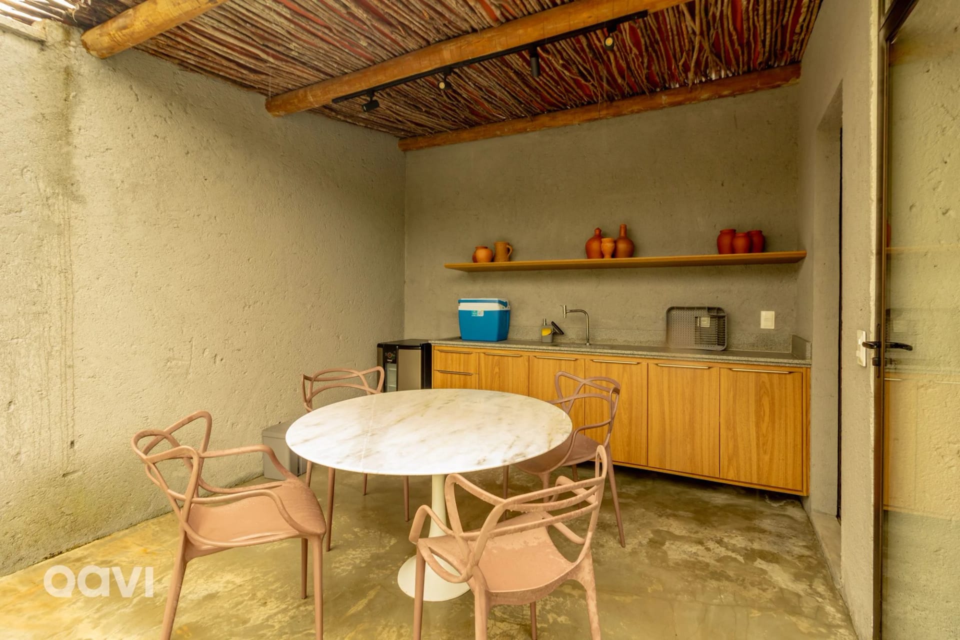 Balcony / Terrace — Flat com Piscina no Rooftop em Milagres by Qavi