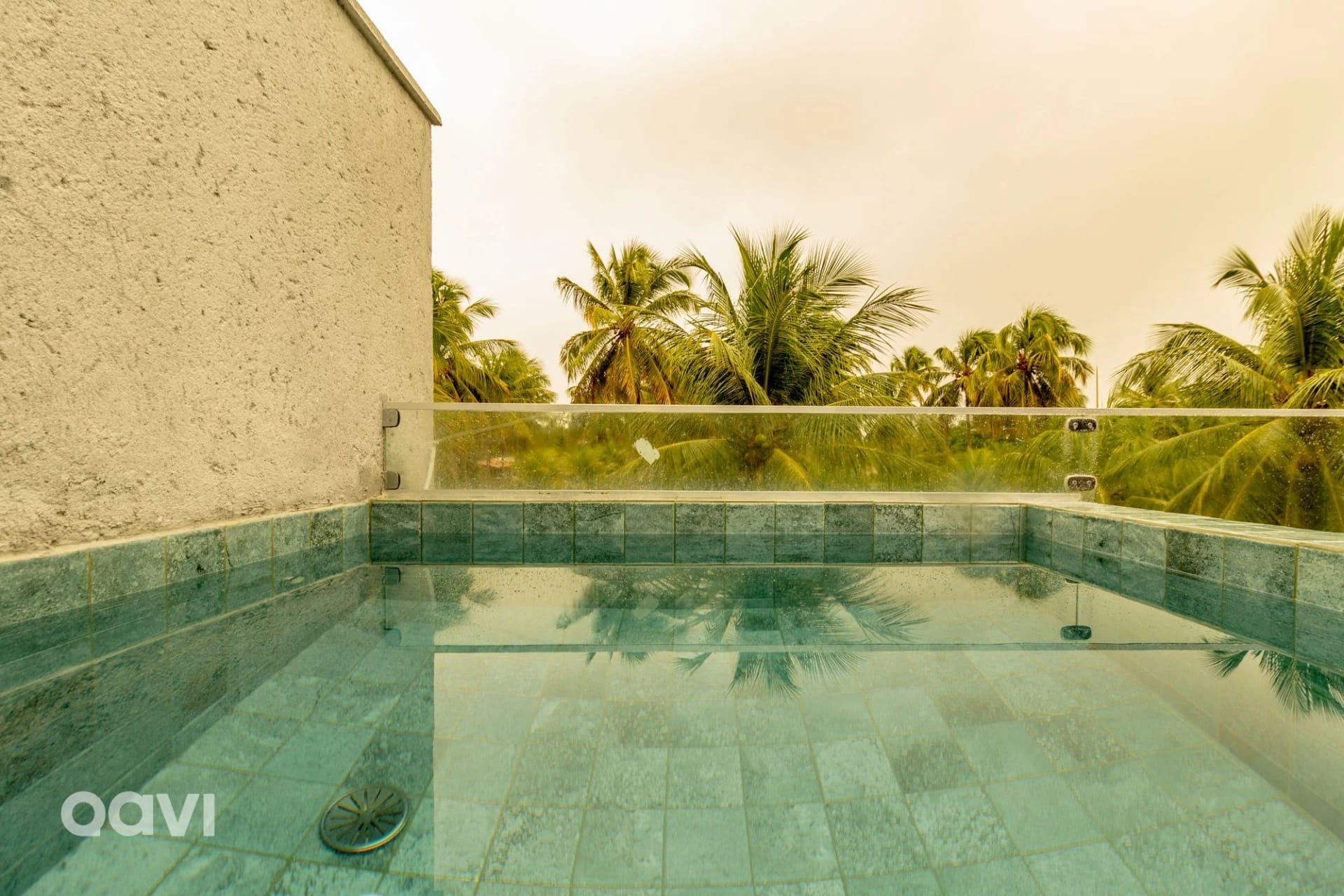 Swimming pool — Flat com Piscina no Rooftop em Milagres by Qavi
