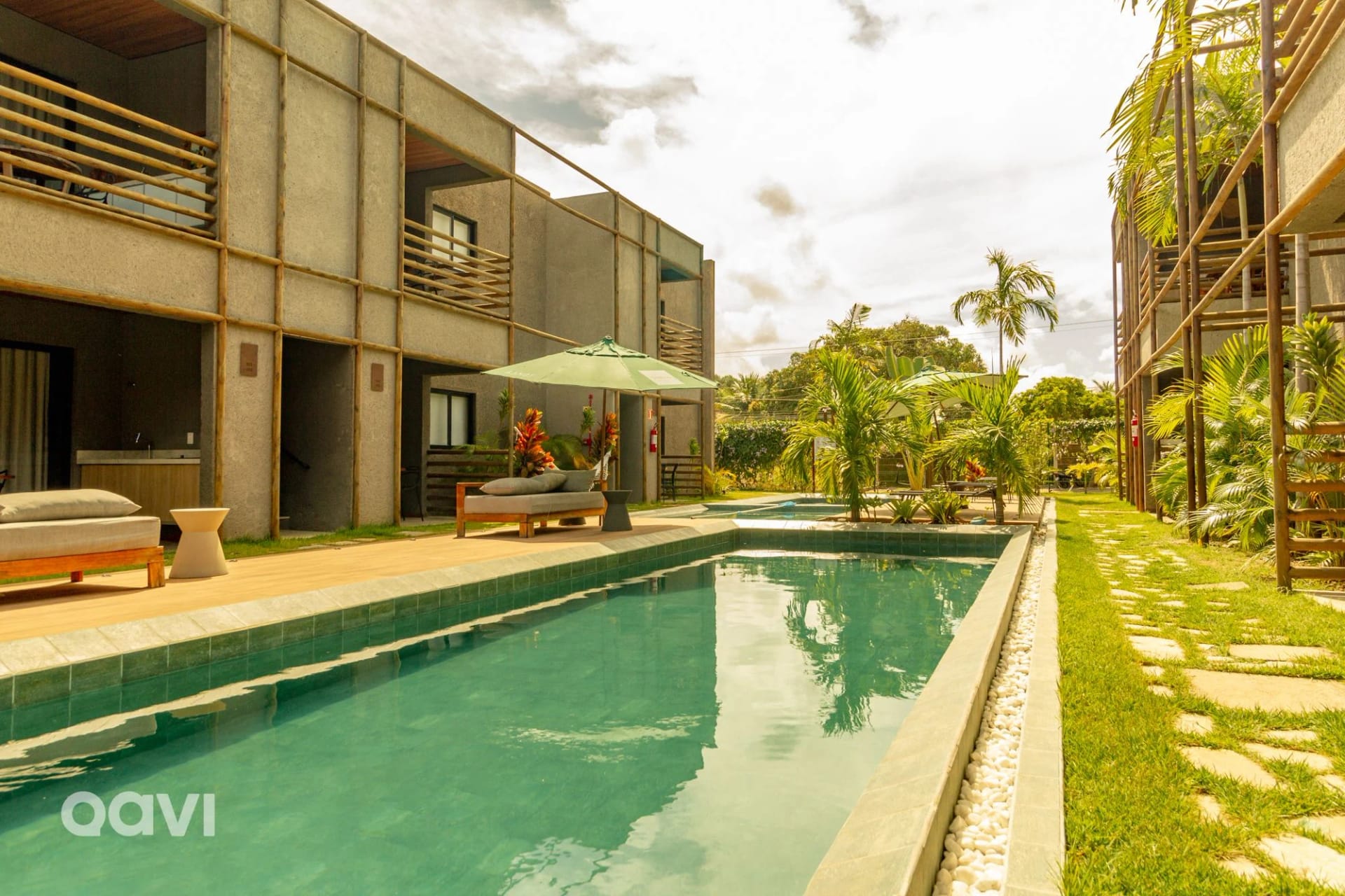 Área y comodidades — Studio Design Kamby em Milagres by Qavi
