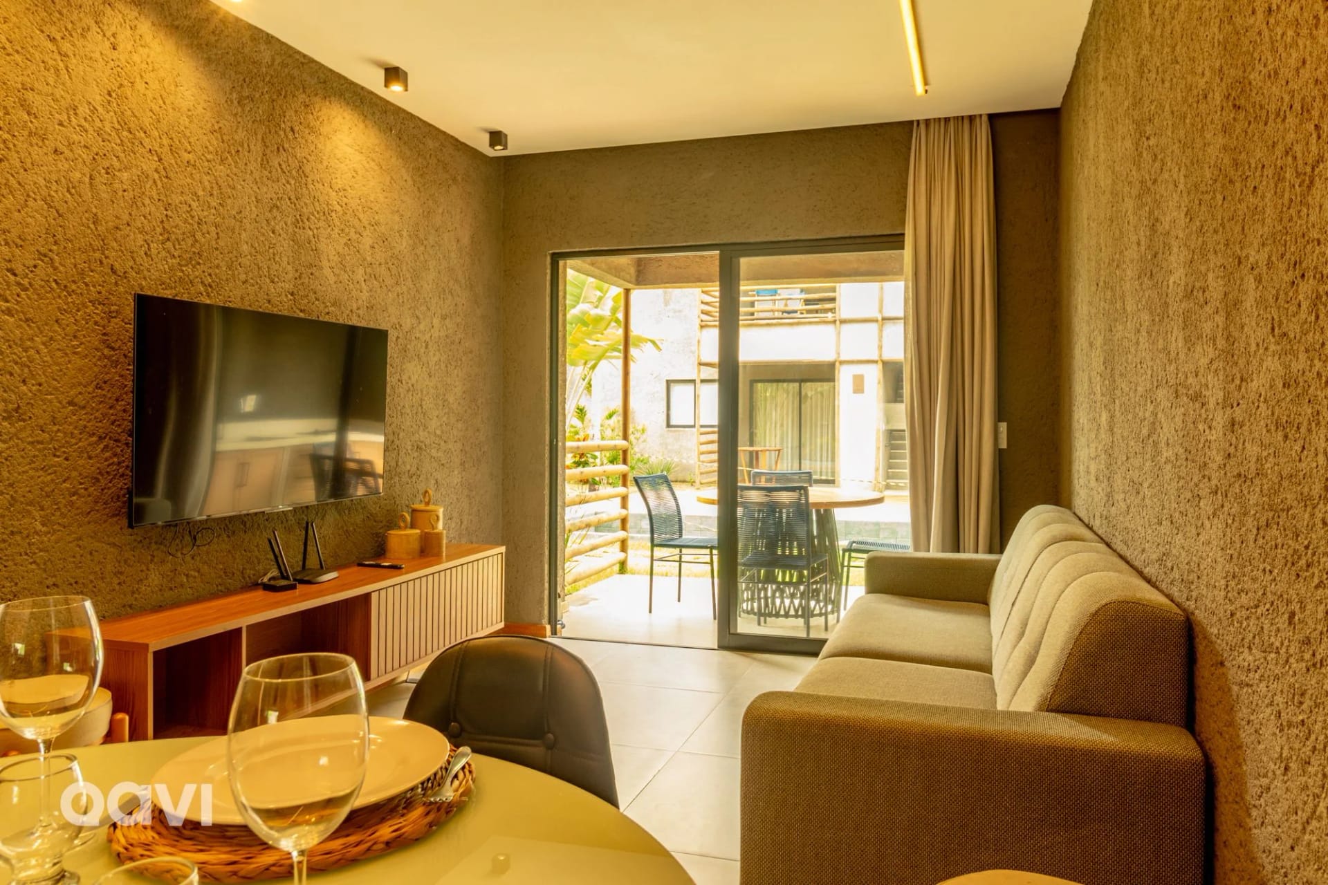 Zona TV/salón compartidos — Villa Kamby Milagres B 102