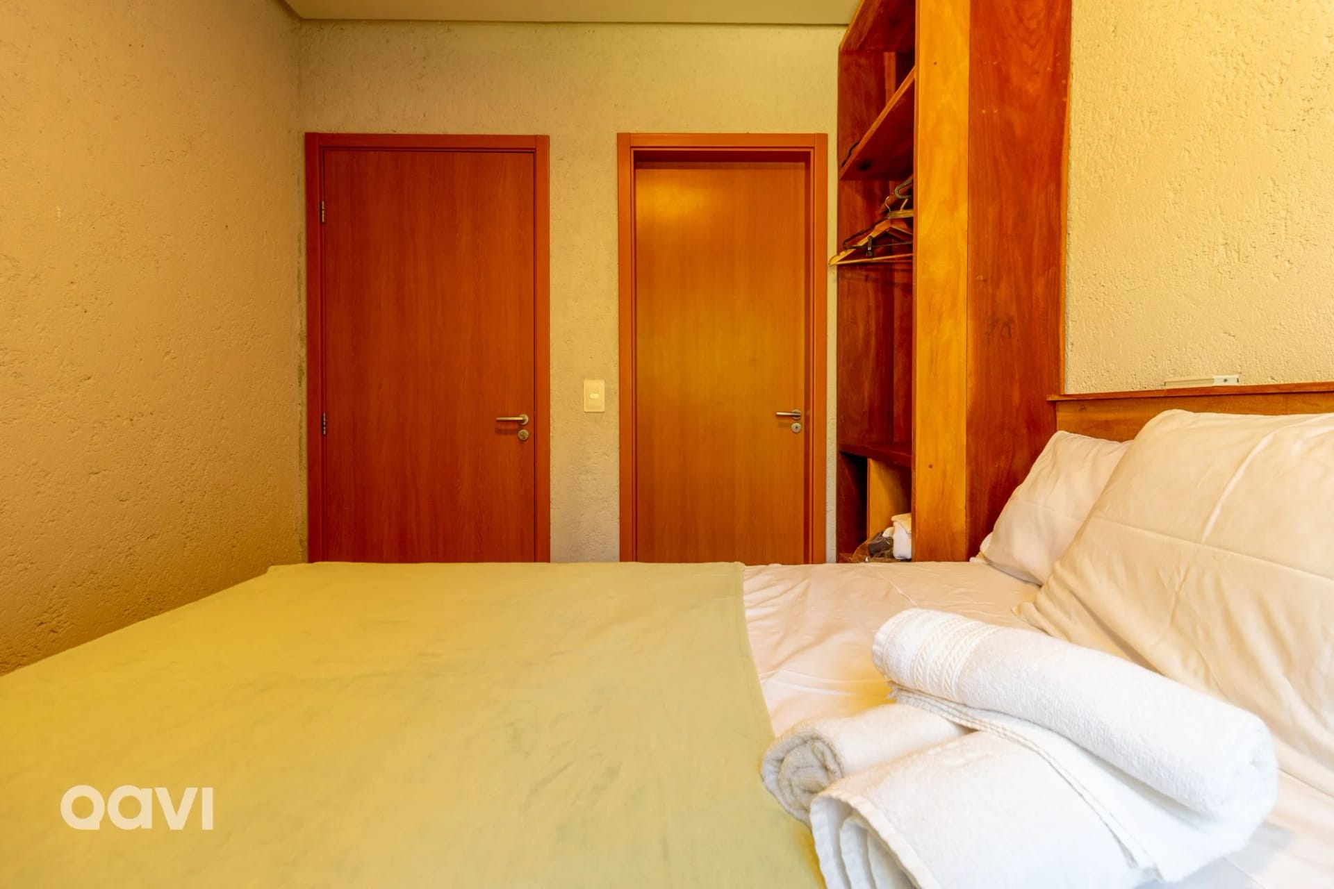 Quarto — Casa com Piscina Privativa Lambari 06 by Qavi