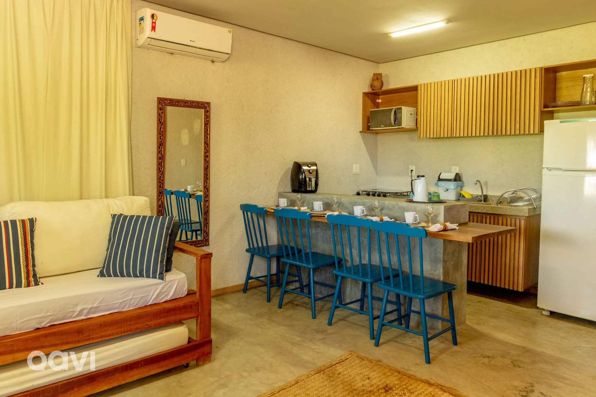 Lounge compartilhado / Sala de TV — Casa com Piscina Privativa Lambari 06 by Qavi