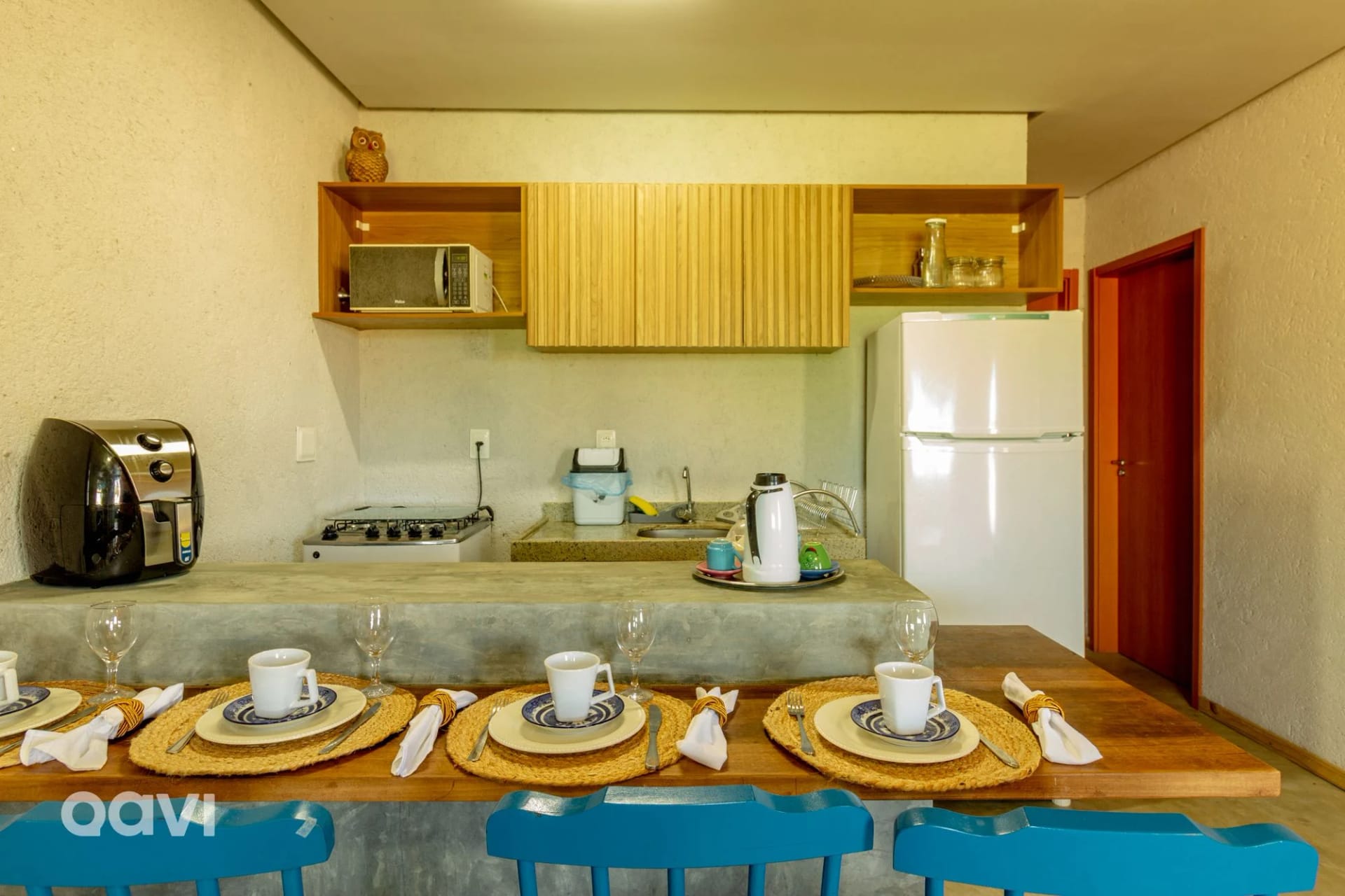 Cozinha ou kitnet — Casa com Piscina Privativa Lambari 06 by Qavi