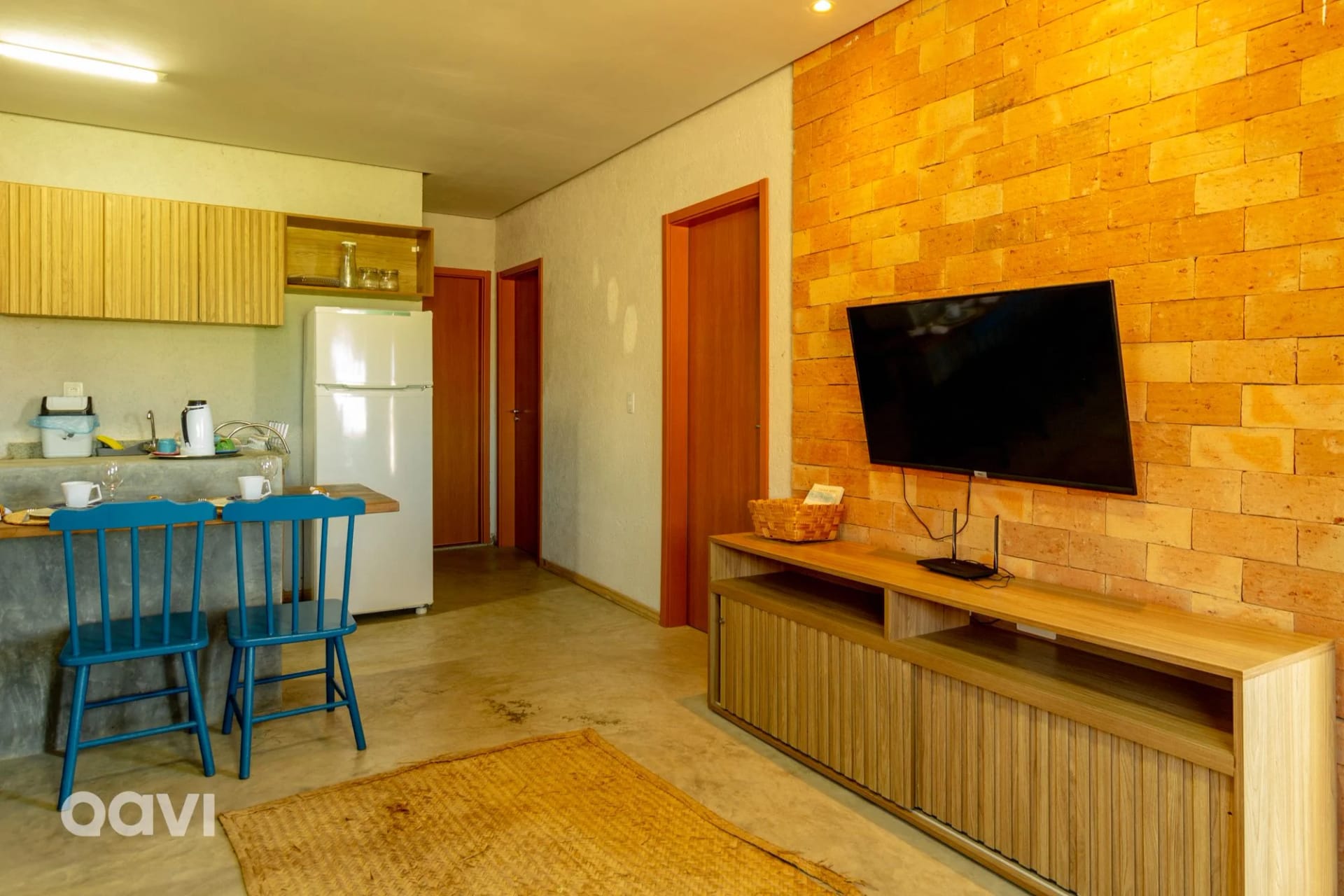 Lounge compartilhado / Sala de TV — Casa com Piscina Privativa Lambari 06 by Qavi
