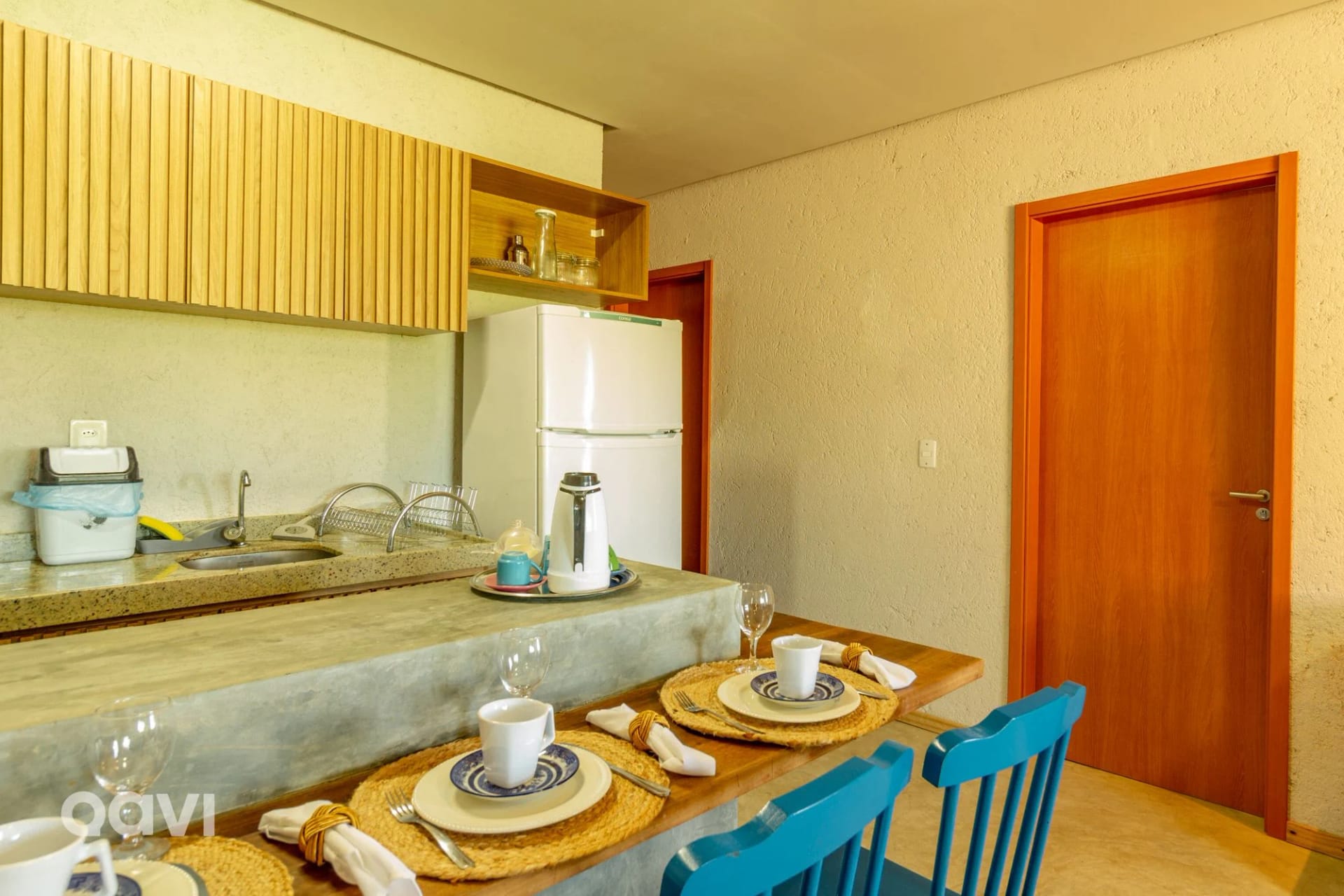 Cozinha ou kitnet — Casa com Piscina Privativa Lambari 06 by Qavi