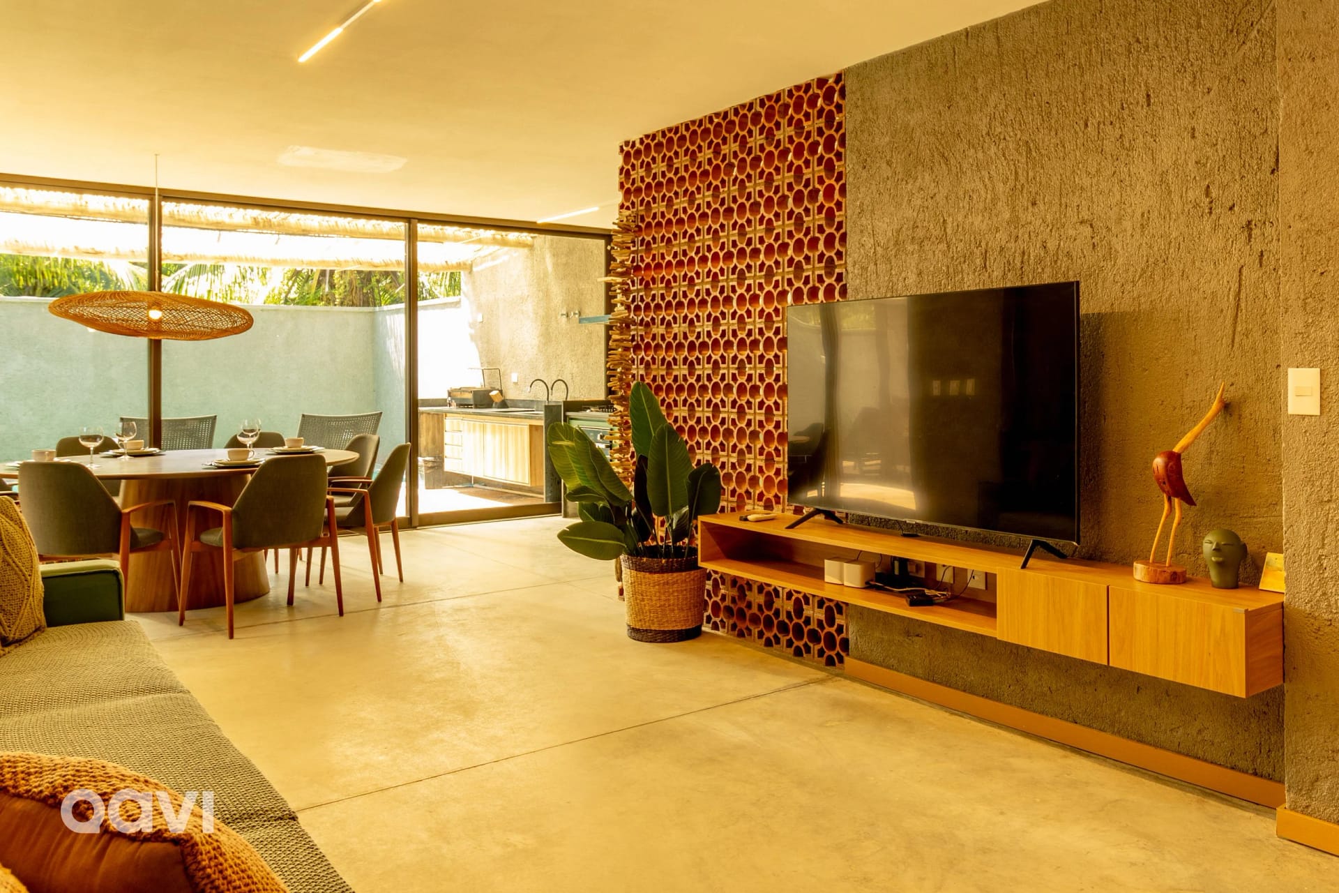 Zona TV/salón compartidos — Villa de charme em Milagres Pysa 08 by Qavi
