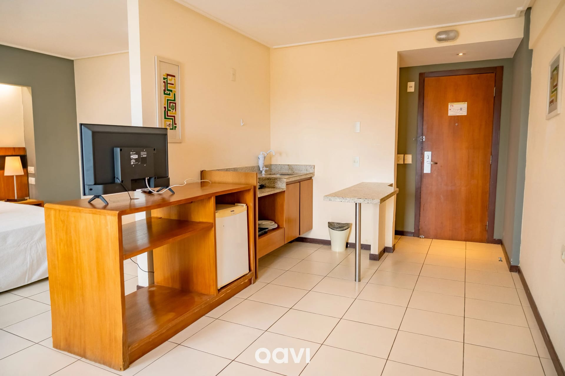 Kitchen or kitchenette — Flat 1109 Vista Parcial Mar em Petrópolis by Qavi