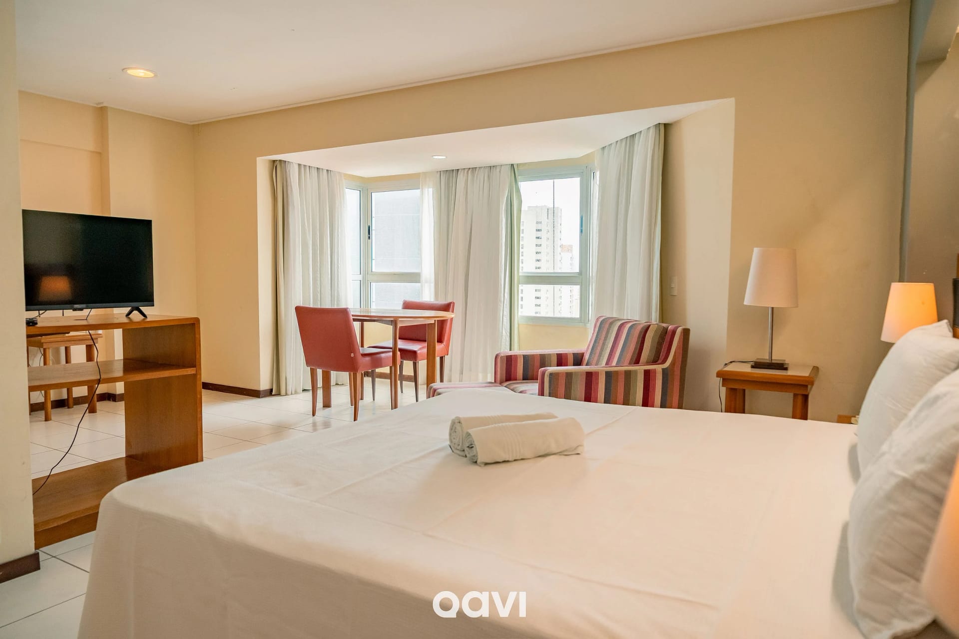 Photo of the whole room — Flat 1109 Vista Parcial Mar em Petrópolis by Qavi