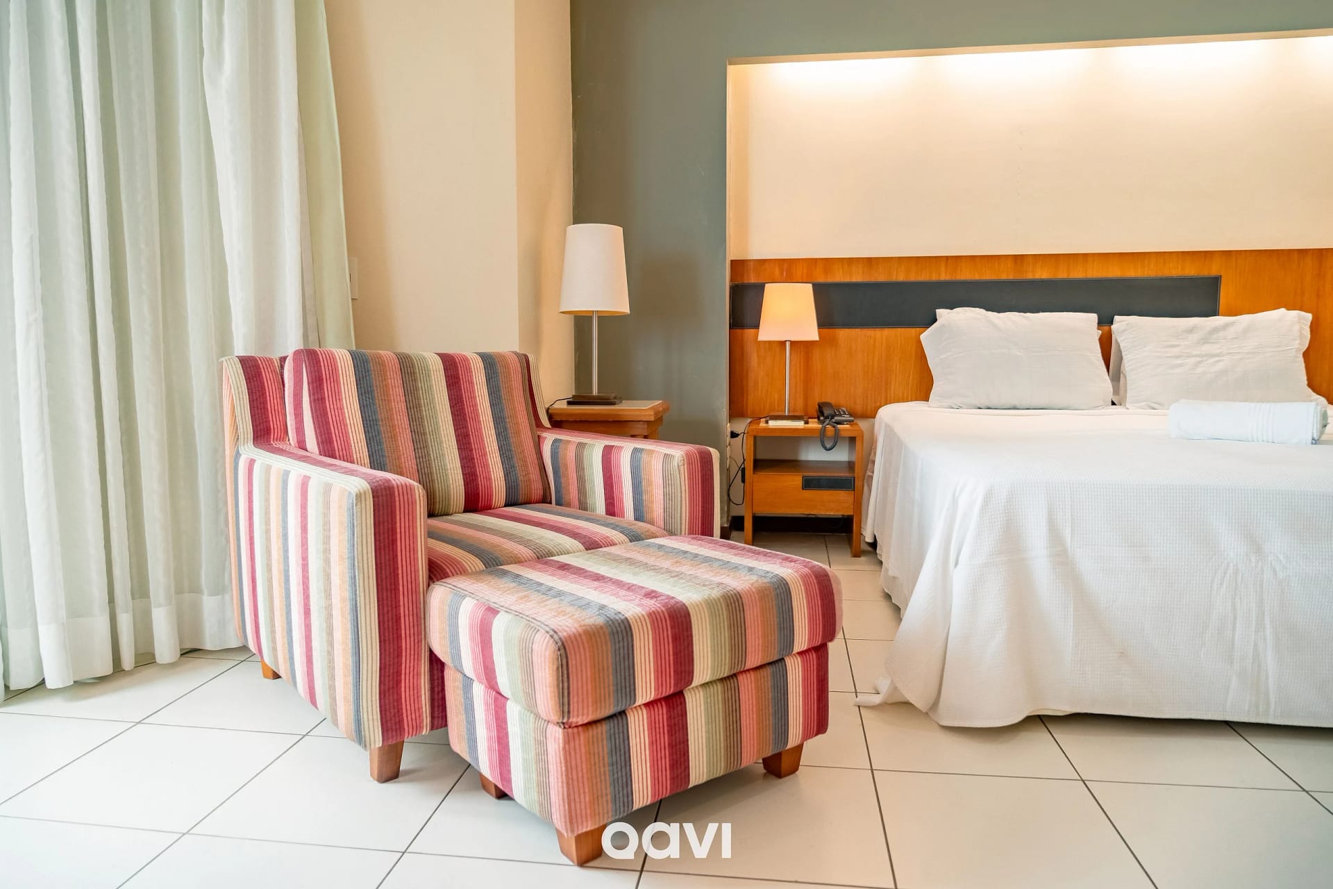 Bed — Flat 1109 Vista Parcial Mar em Petrópolis by Qavi