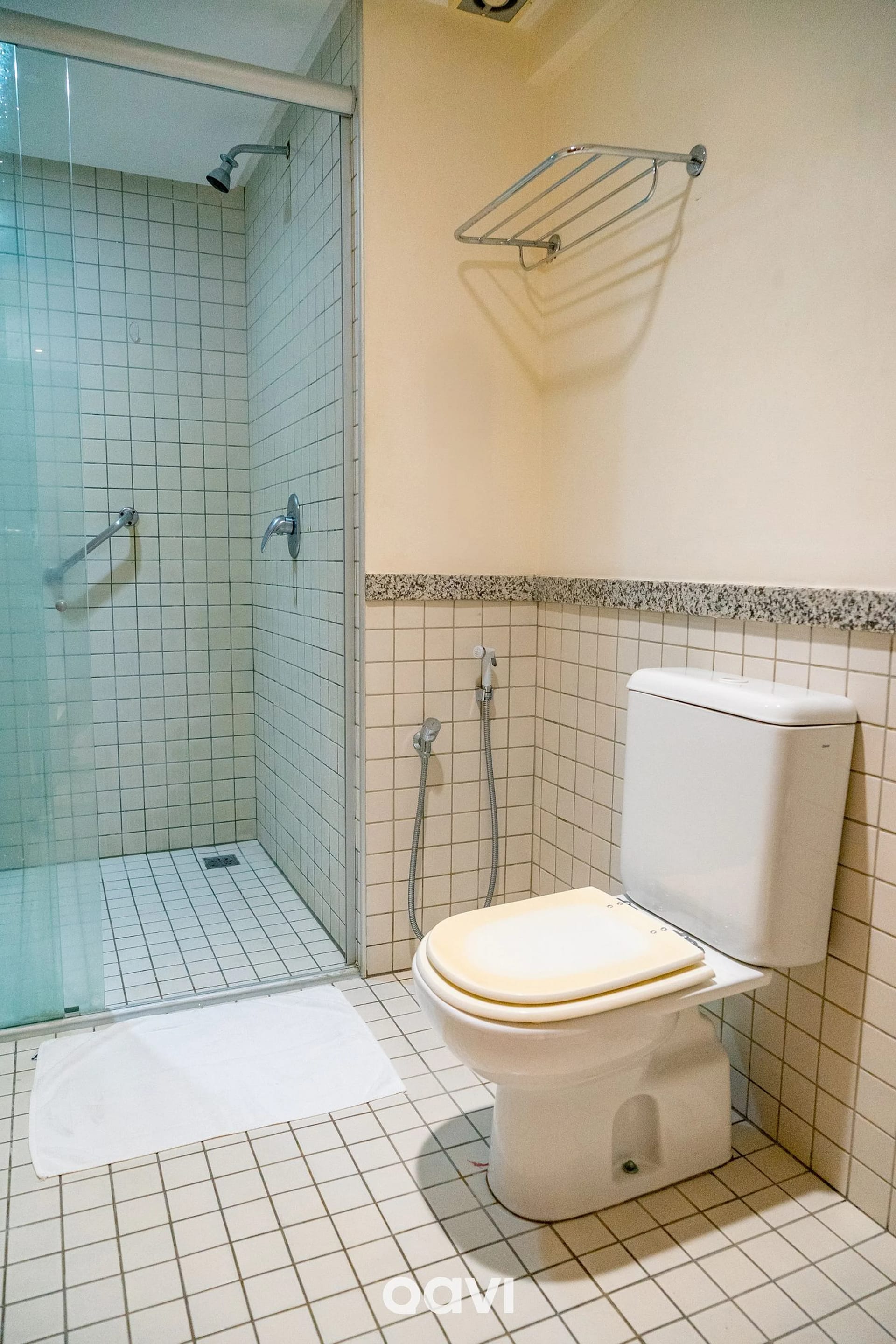 Toilet — Flat 1109 Vista Parcial Mar em Petrópolis by Qavi