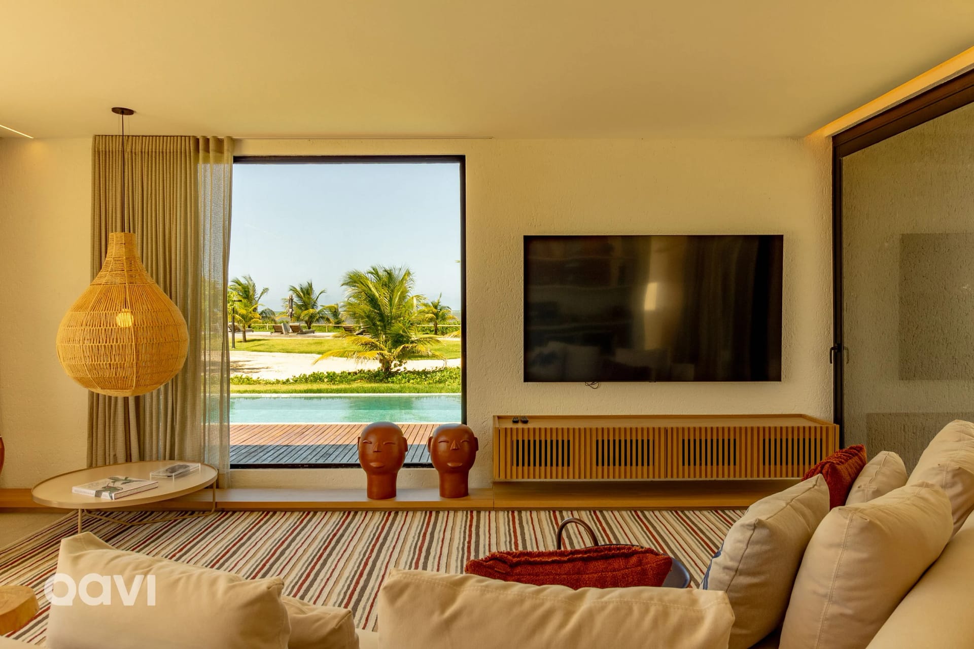 Sala de Estar — Casa com Piscina na Praia de Tatuamunha by Qavi