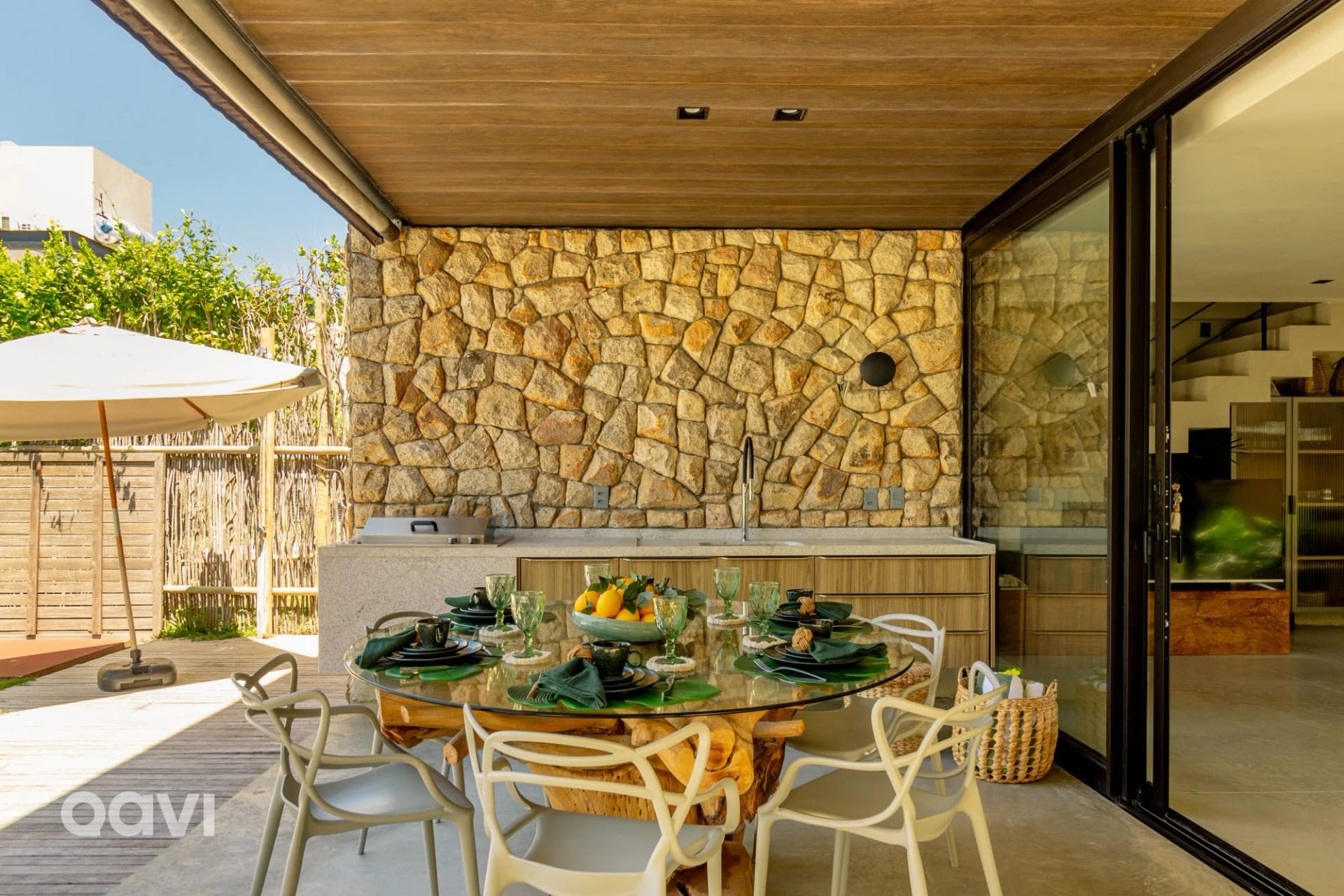 Balcony / Terrace — Casa de Luxo em Condomínio em Milagres by Qavi
