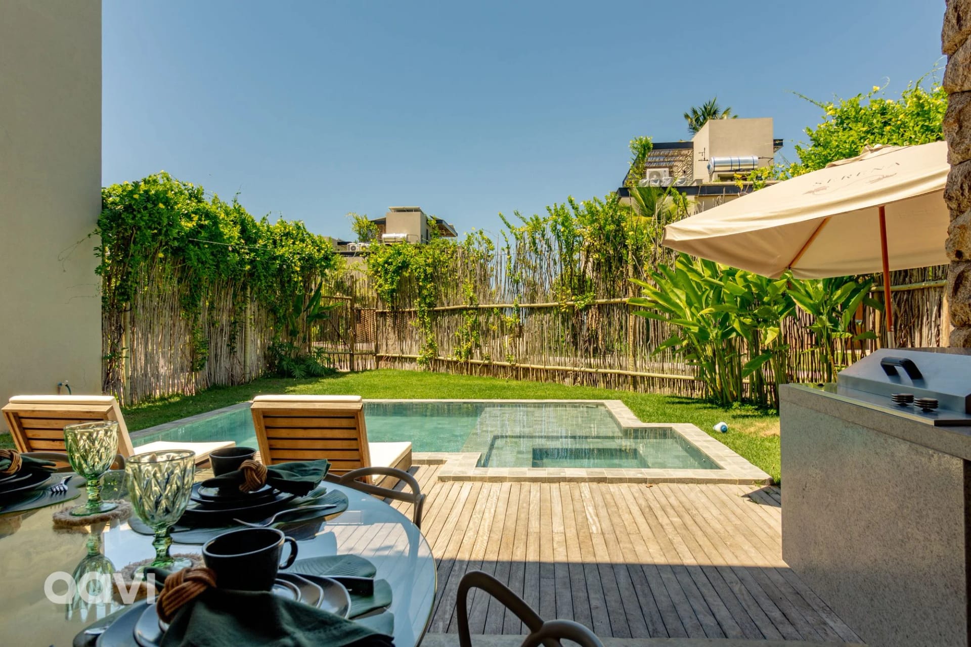 Balcony / Terrace — Casa de Luxo em Condomínio em Milagres by Qavi