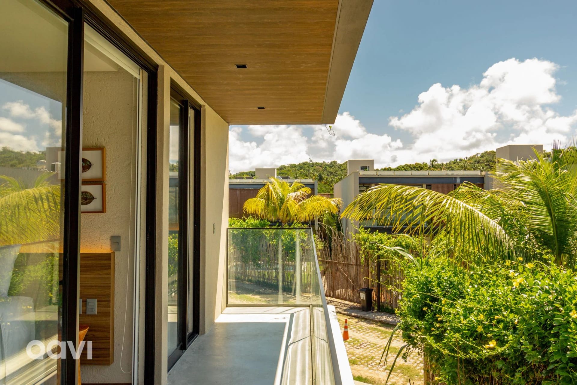 Balcony / Terrace — Casa de Luxo em Condomínio em Milagres by Qavi
