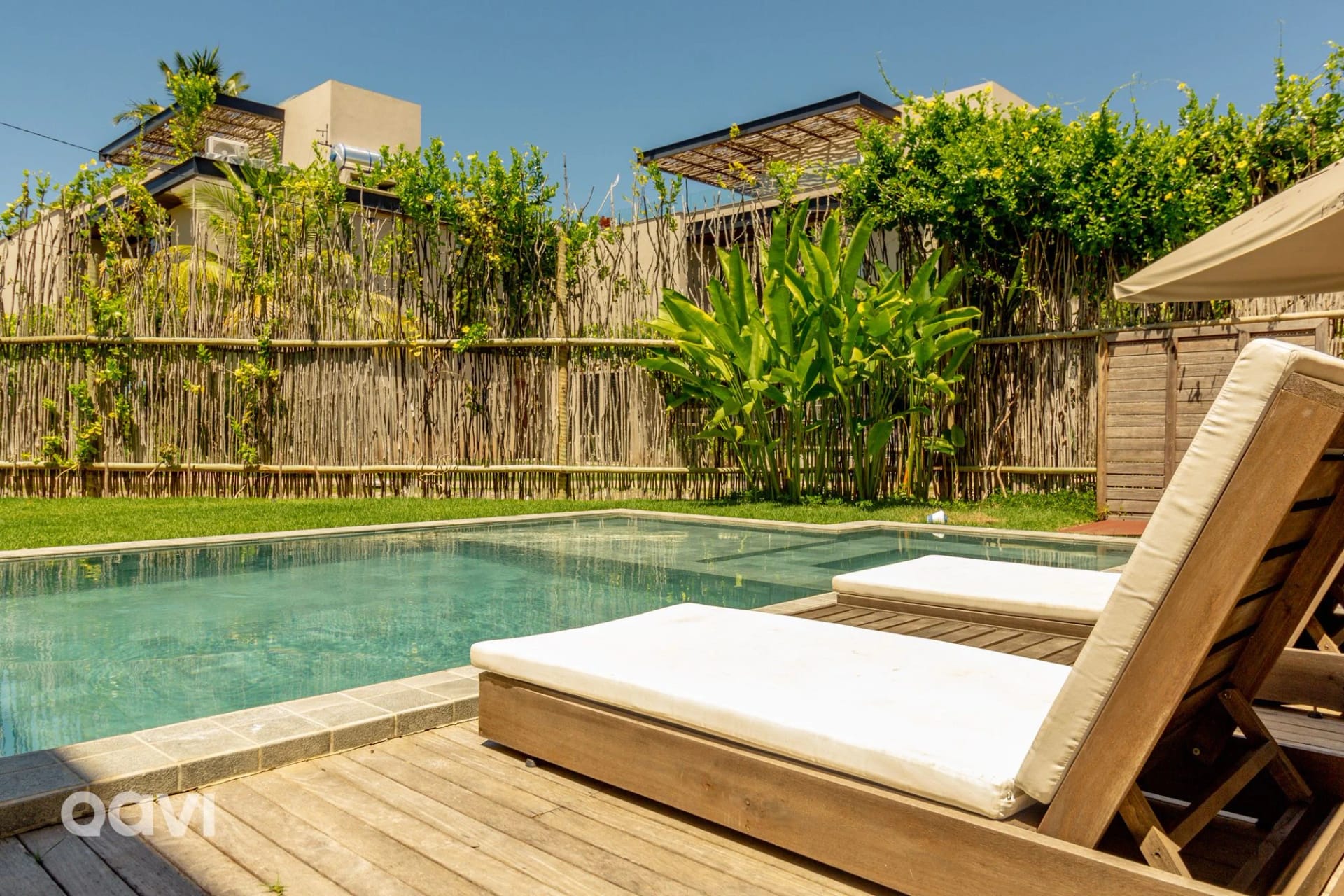 Swimming pool — Casa de Luxo em Condomínio em Milagres by Qavi